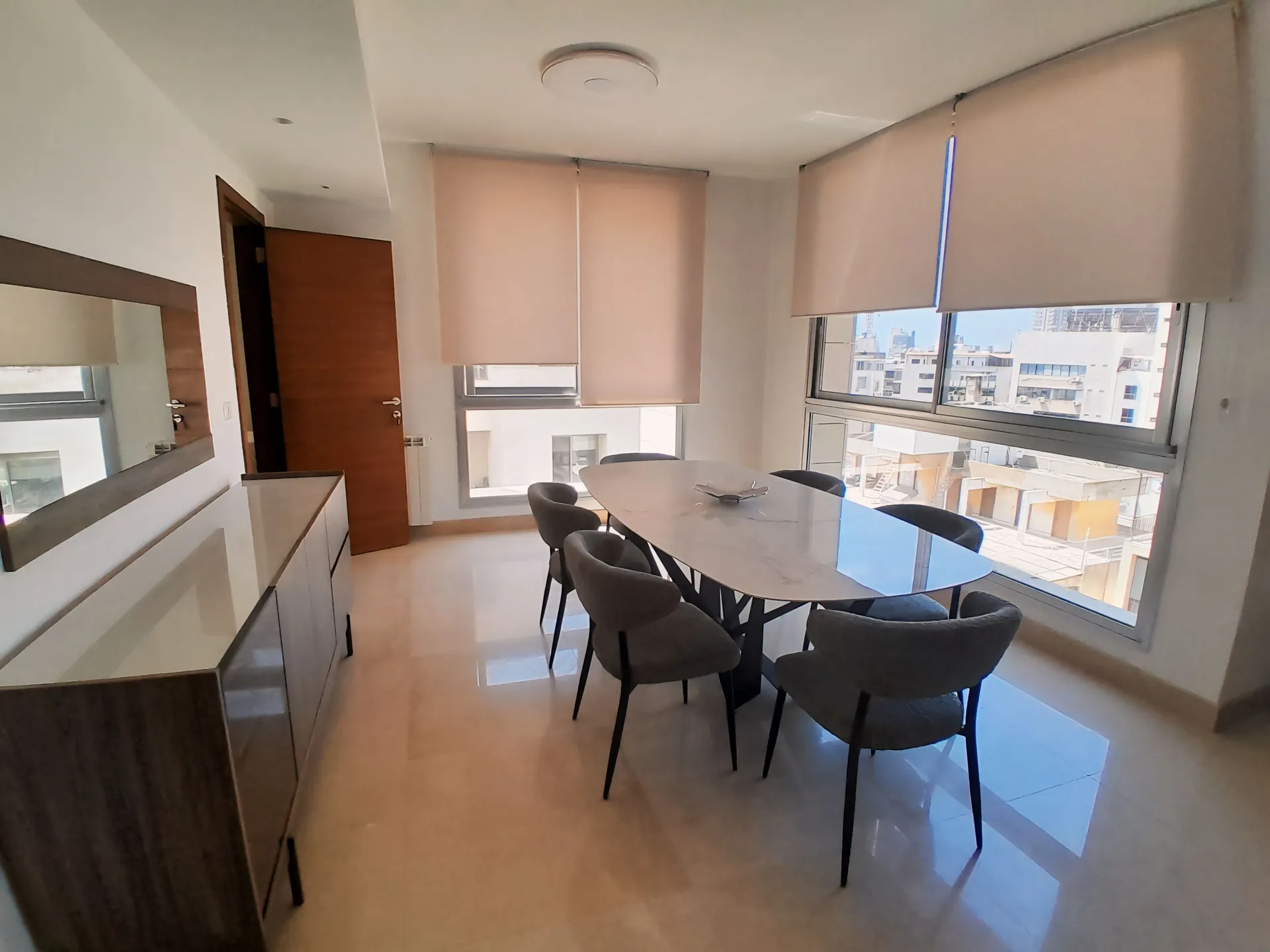 Beautifully Furnished 3-Bedroom Apartment For Rent in Achrafieh, Near Sassine — الصورة 2