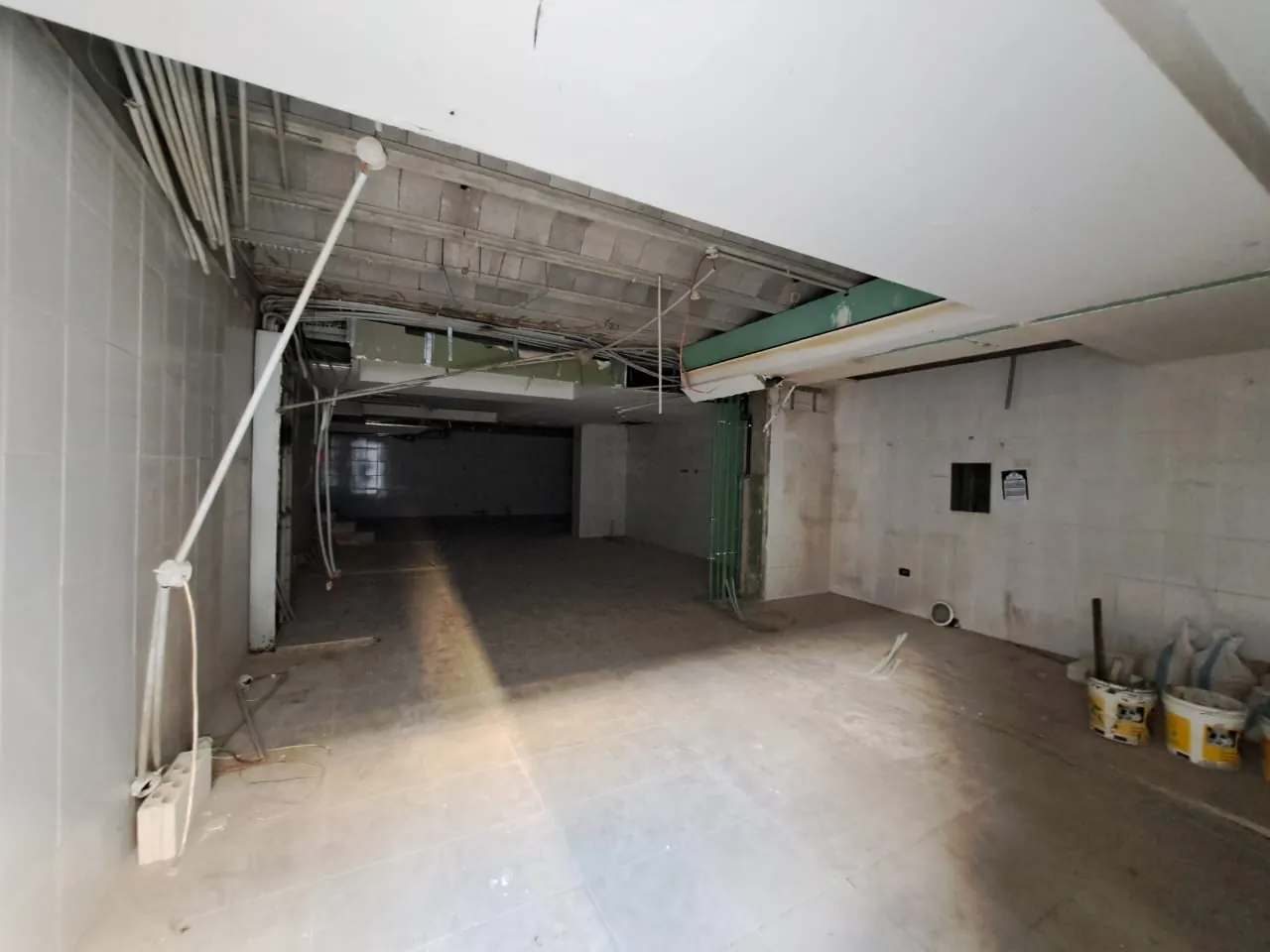 High-End Commercial Building For Rent in A Prime Location In Dekweneh — الصورة 2