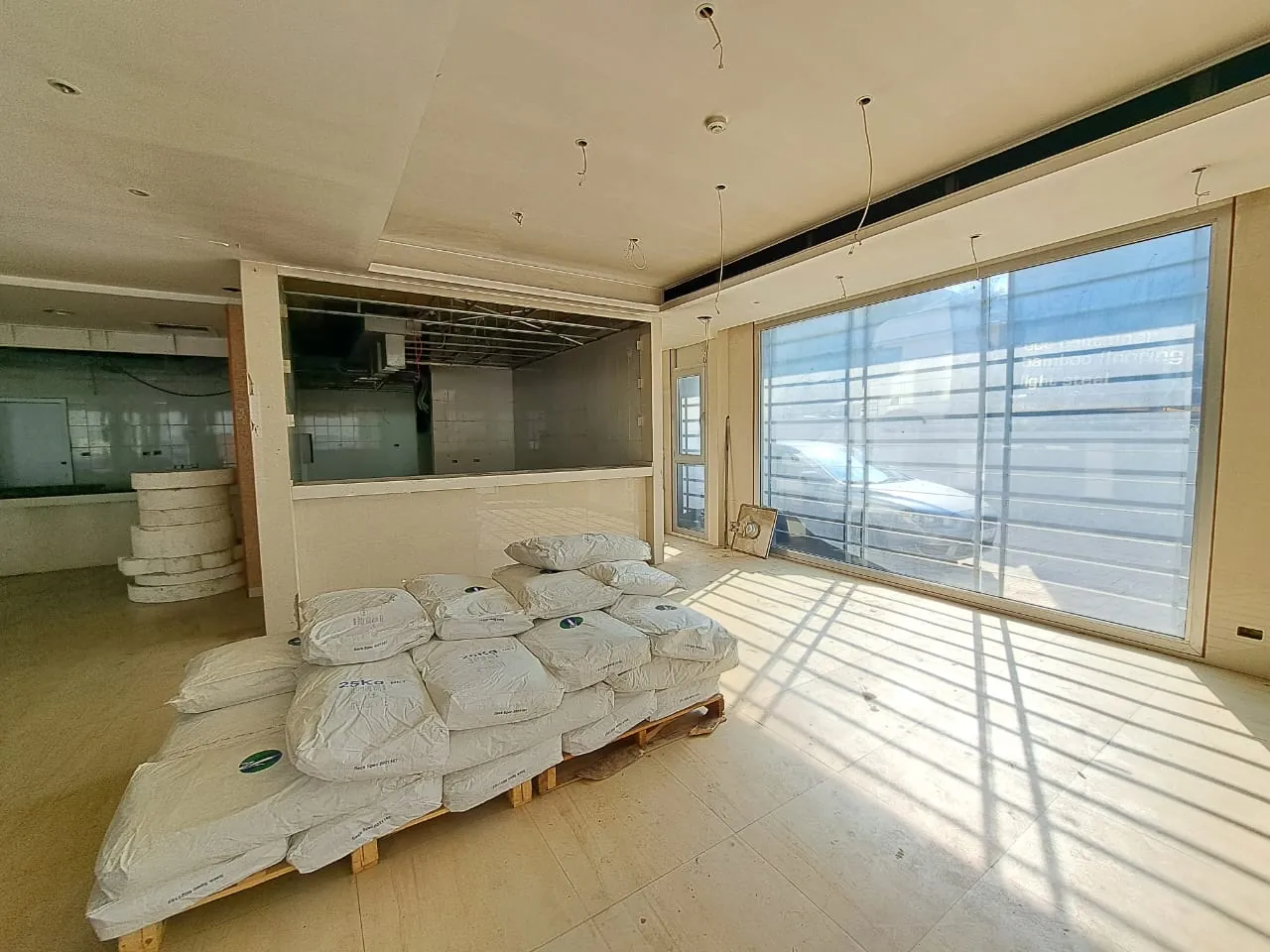High-End Commercial Building For Rent in A Prime Location In Dekweneh — الصورة 6