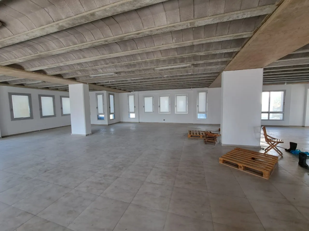High-End Commercial Building For Rent in A Prime Location In Dekweneh — الصورة 7