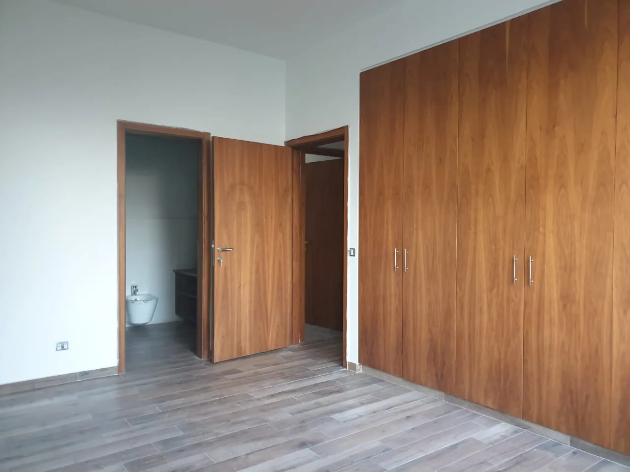 Spacious New 3-Bedroom Apartment For Sale in Achrafieh, Rmeil — الصورة 3