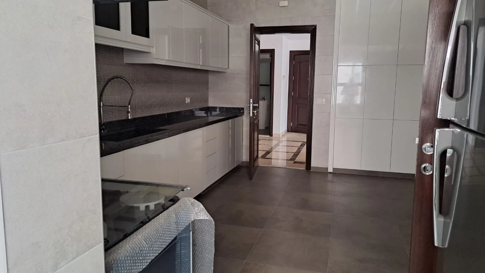 Spacious Apartment For Sale in Jnah — الصورة 4