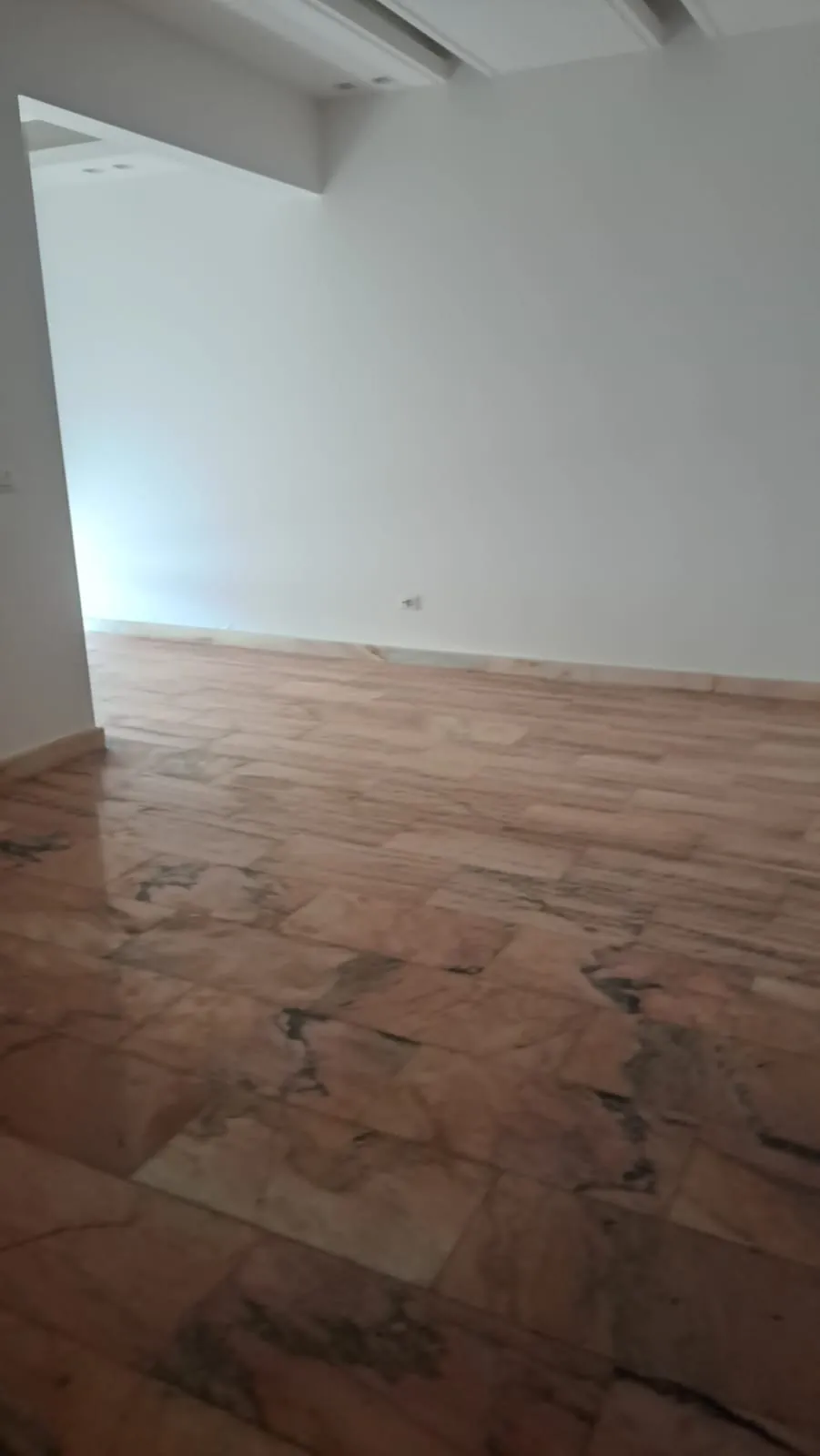 Spacious Apartment For Sale in Jnah — الصورة 6