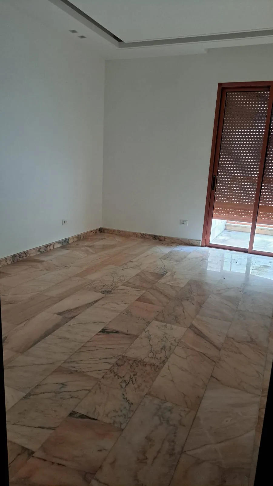 Spacious Apartment For Sale in Jnah — الصورة 7
