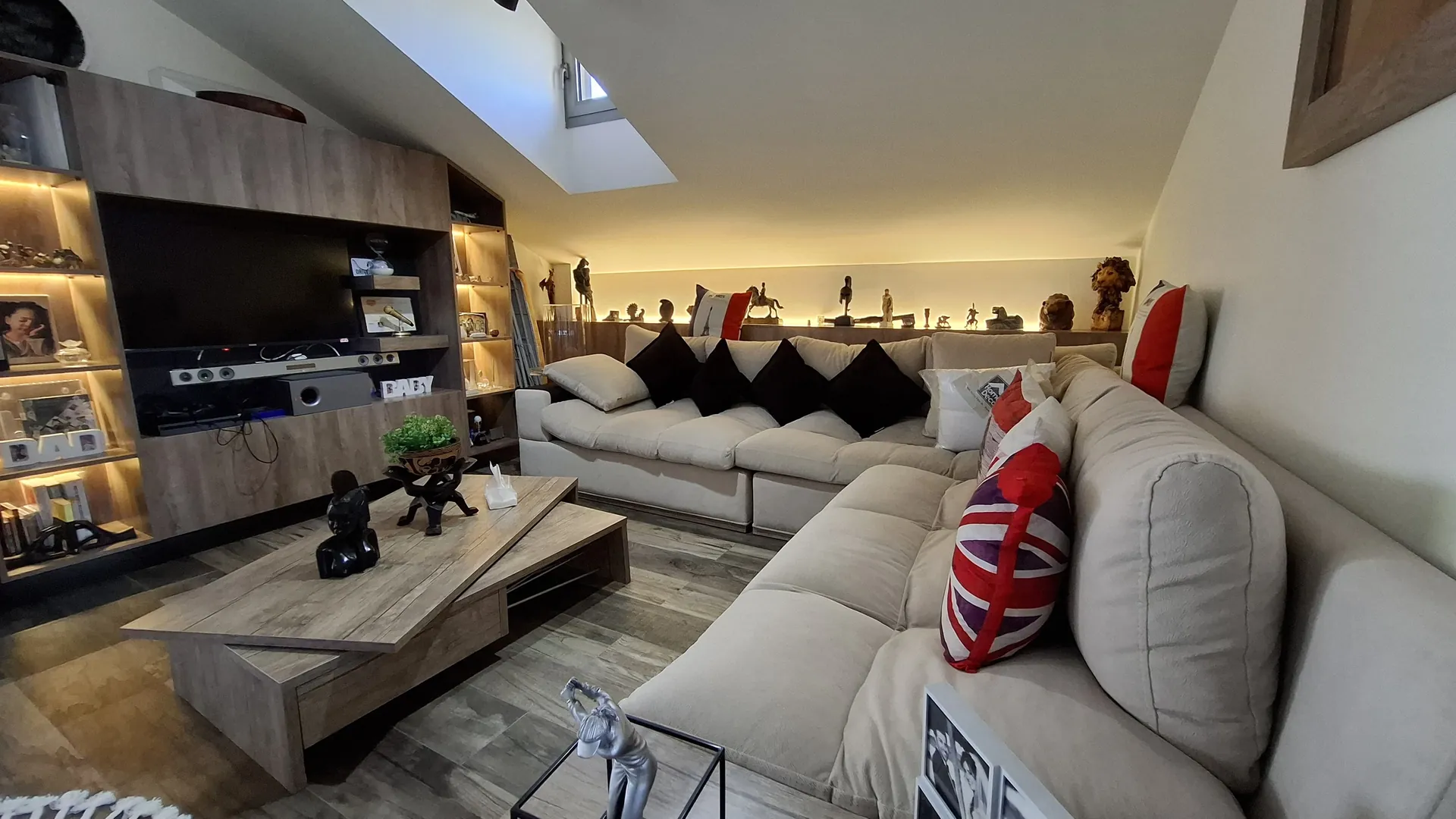 Deluxe Duplex Apartment For Sale in Nahr Ibrahim — الصورة 2