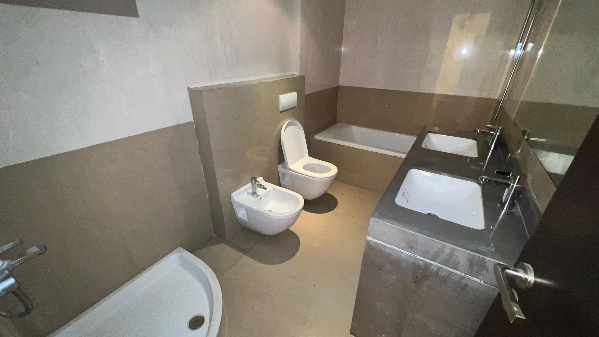 Decorated Apartment With Seaview For Sale in Tallet Al Khayat — الصورة 5