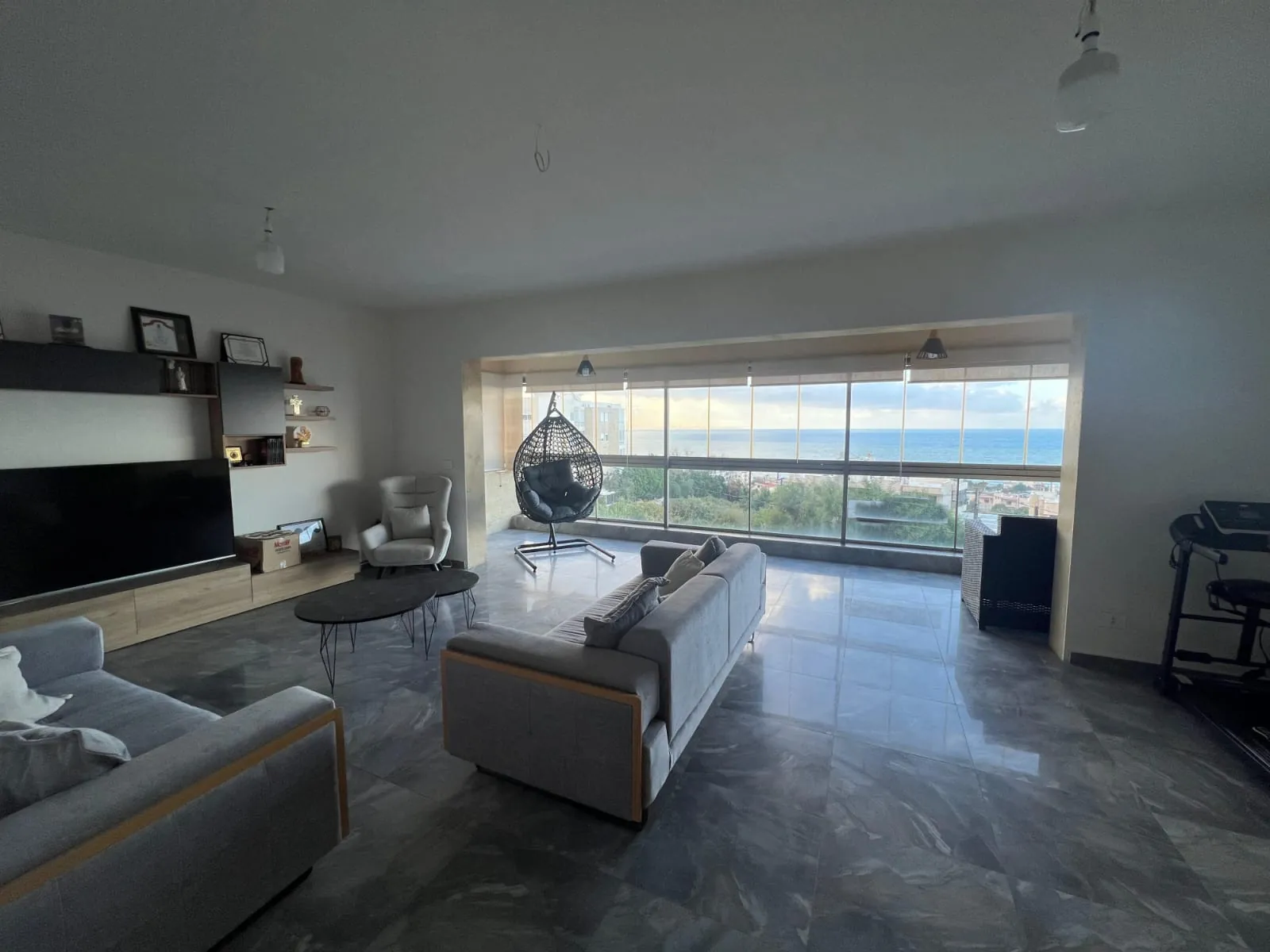 3-Bedroom Apartment For Rent In Aamchit A Minute Away From the Highway — الصورة 3