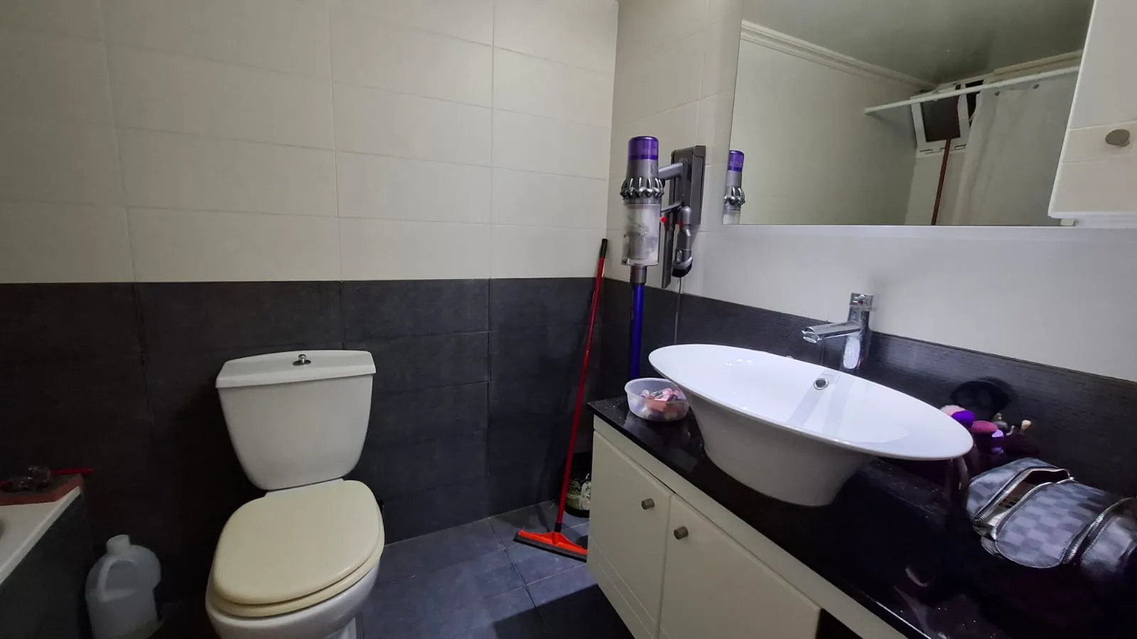 3-Bedroom Apartment For Rent In Aamchit A Minute Away From the Highway — الصورة 9
