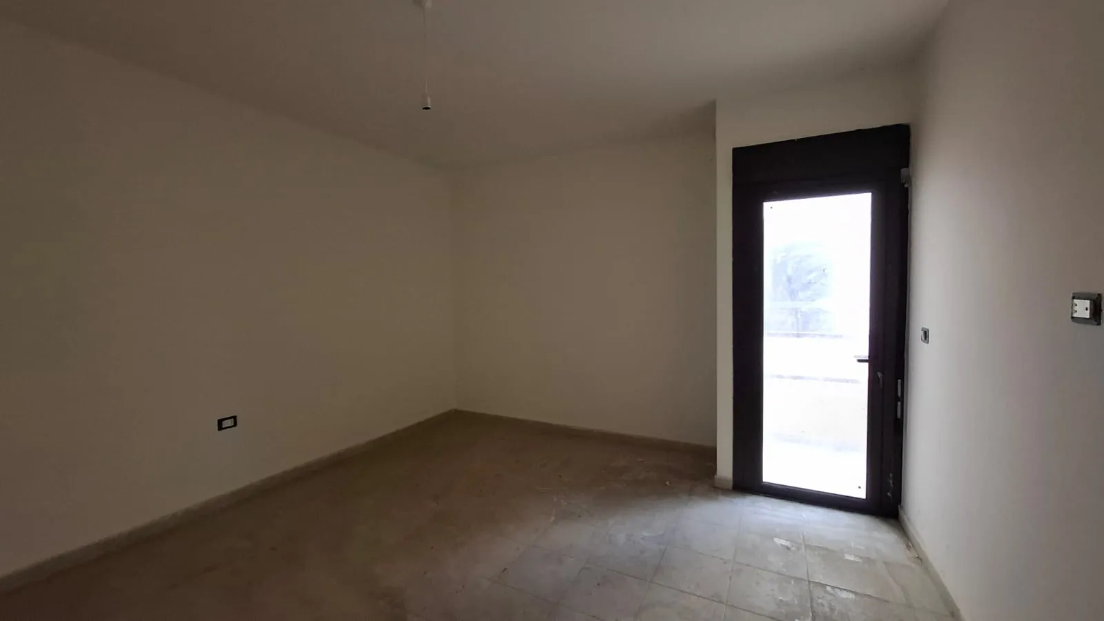 Spacious 3-Bedroom Apartment For Sale in Aamchit — الصورة 4
