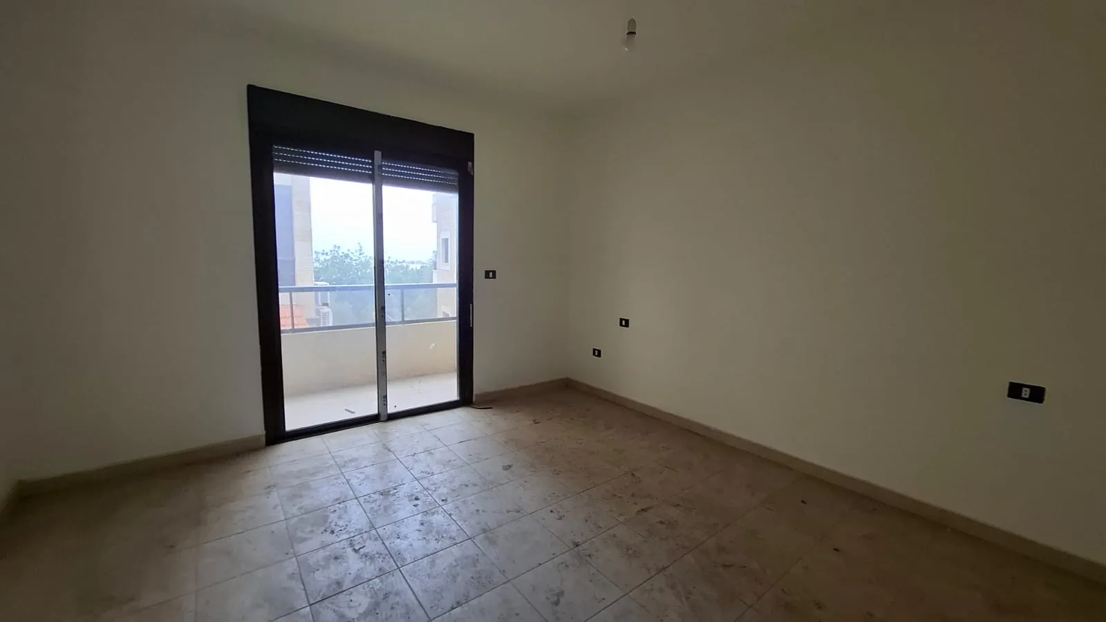 Spacious 3-Bedroom Apartment For Sale in Aamchit — الصورة 5
