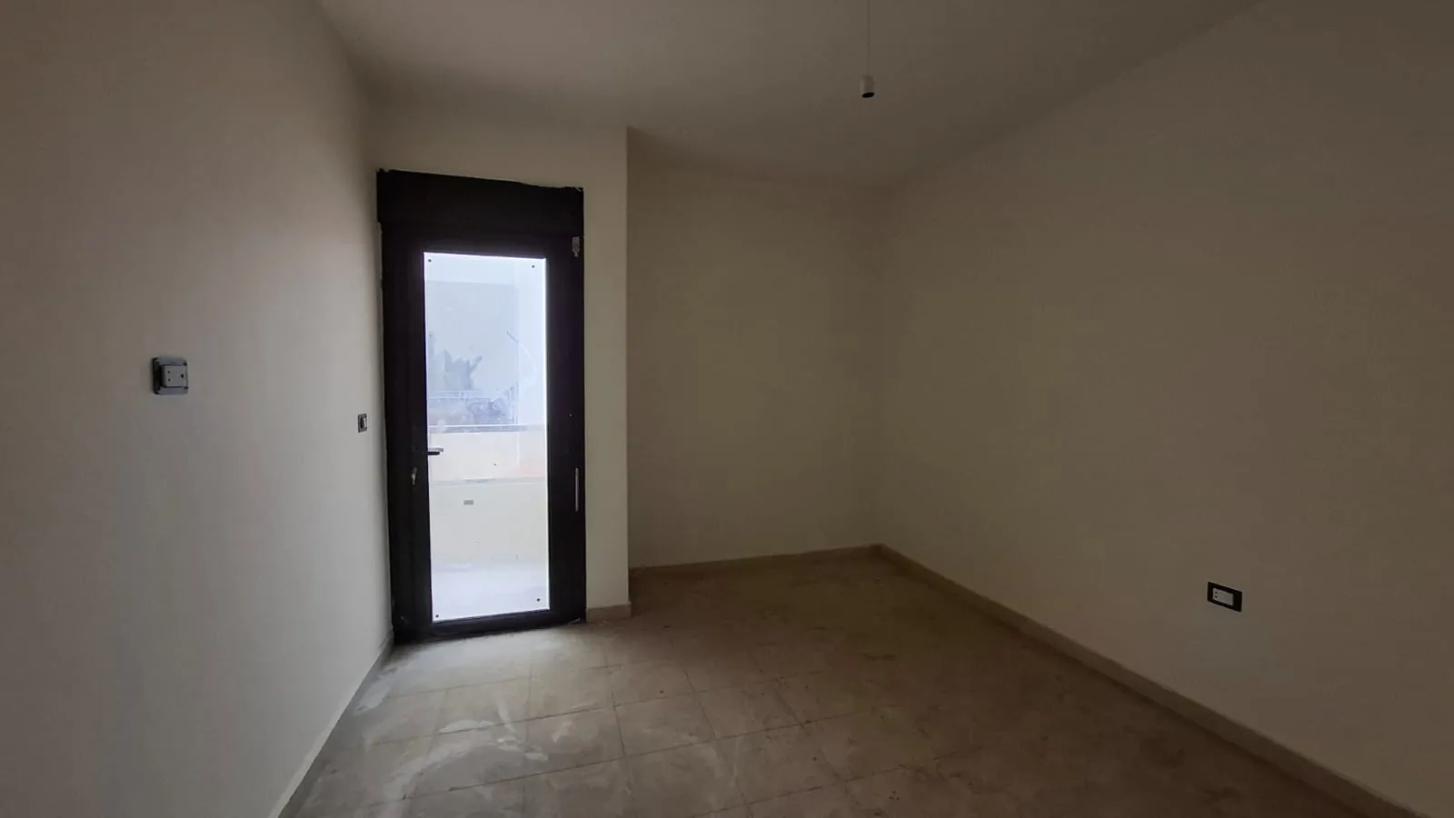 Spacious 3-Bedroom Apartment For Sale in Aamchit — الصورة 6