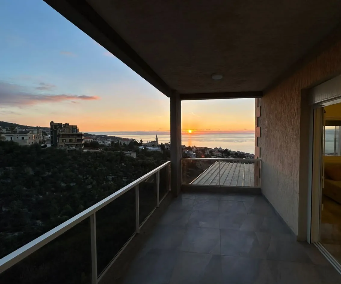 3-Bedroom Apartment For Sale in Batroun Kfar Aabida — الصورة 3