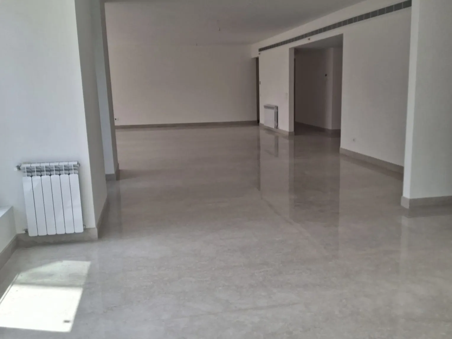 Brand New 500 SQM Apartment For Sale in Ain El Mreisseh — الصورة 2
