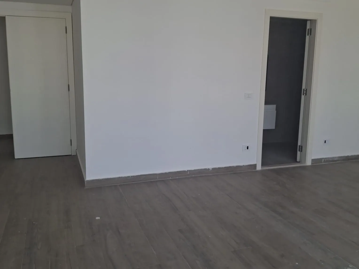 Brand New 500 SQM Apartment For Sale in Ain El Mreisseh — الصورة 6