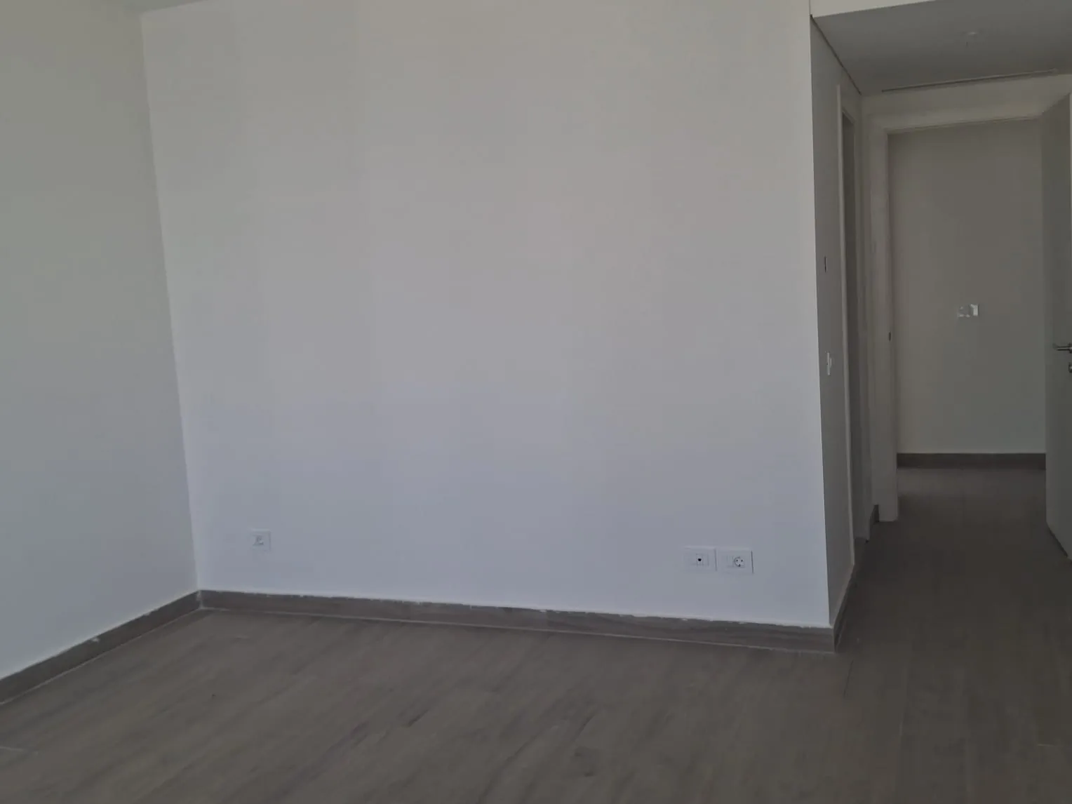 Brand New 500 SQM Apartment For Sale in Ain El Mreisseh — الصورة 8