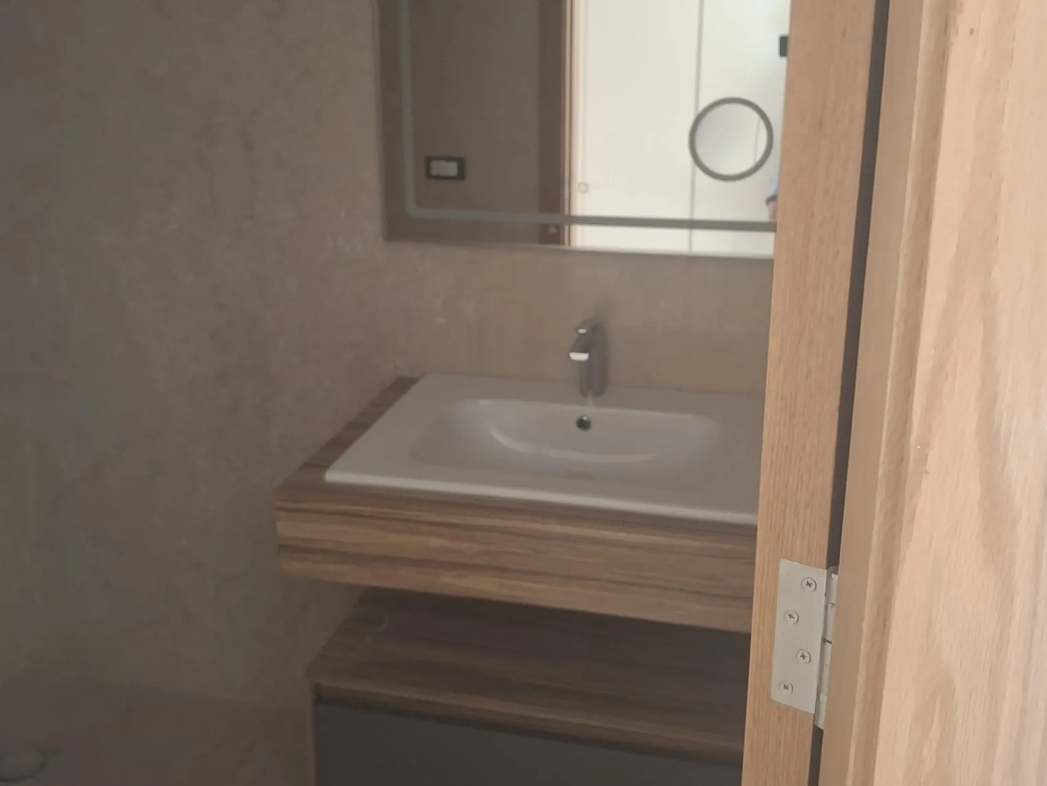 Brand New 500 SQM Apartment For Sale in Ain El Mreisseh — الصورة 9