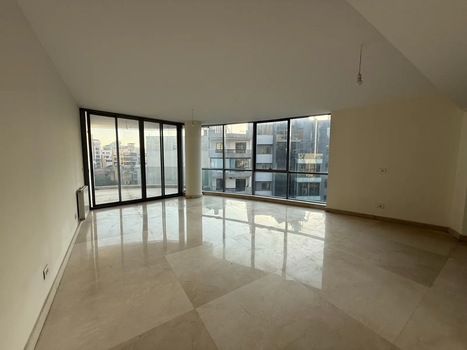 Modern 3-Bedroom Apartment For Sale in Achrafieh, Sodeco — الصورة 10