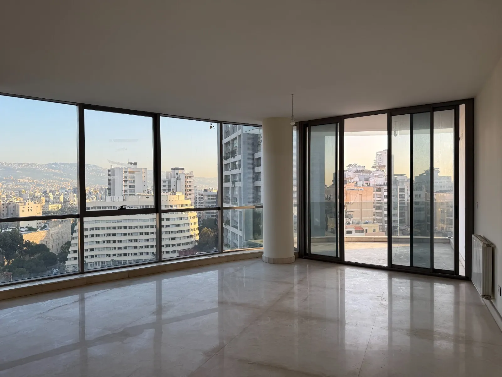 Modern 3-Bedroom Apartment For Sale in Achrafieh, Sodeco — الصورة 2