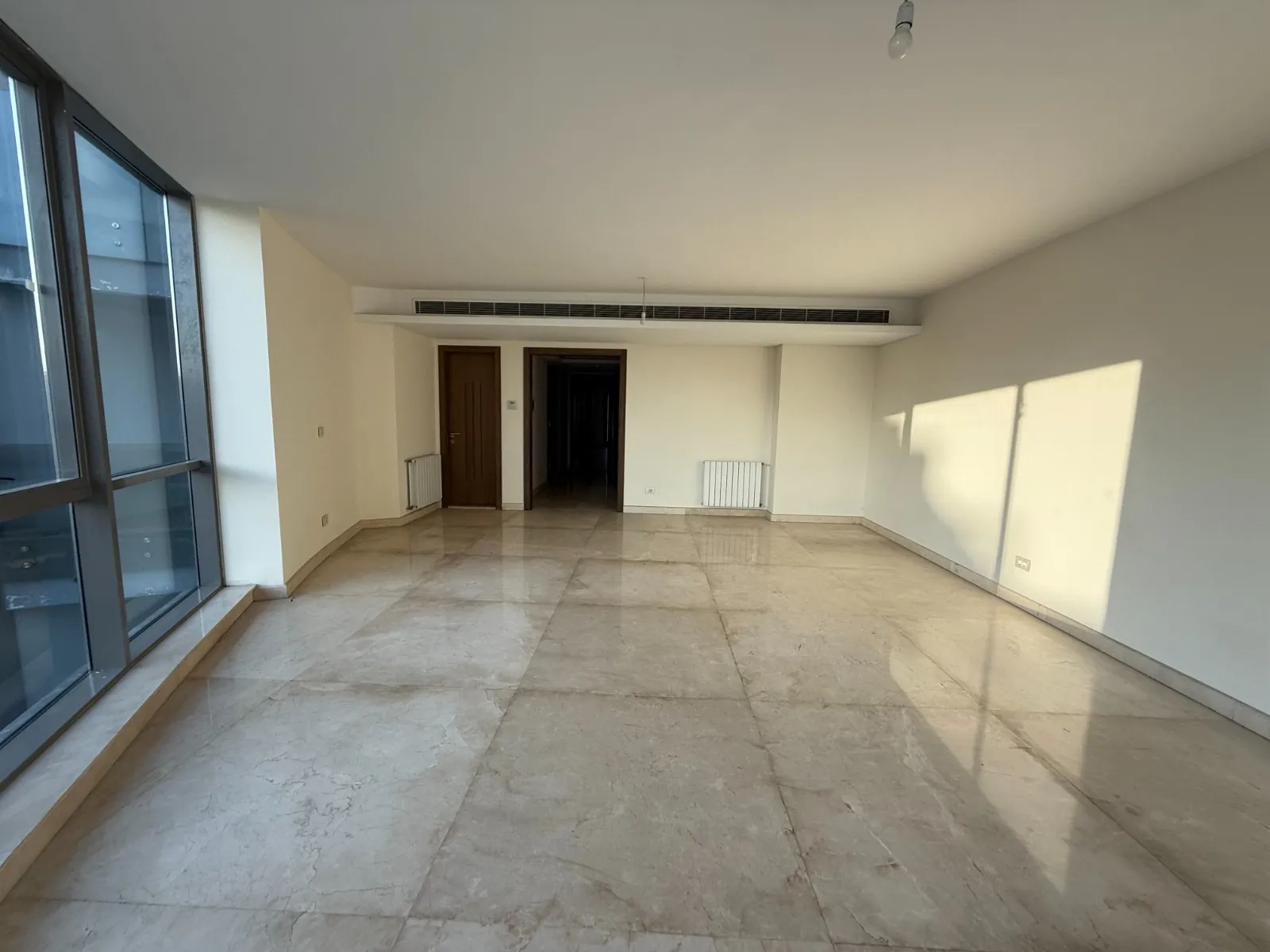 Modern 3-Bedroom Apartment For Sale in Achrafieh, Sodeco — الصورة 3