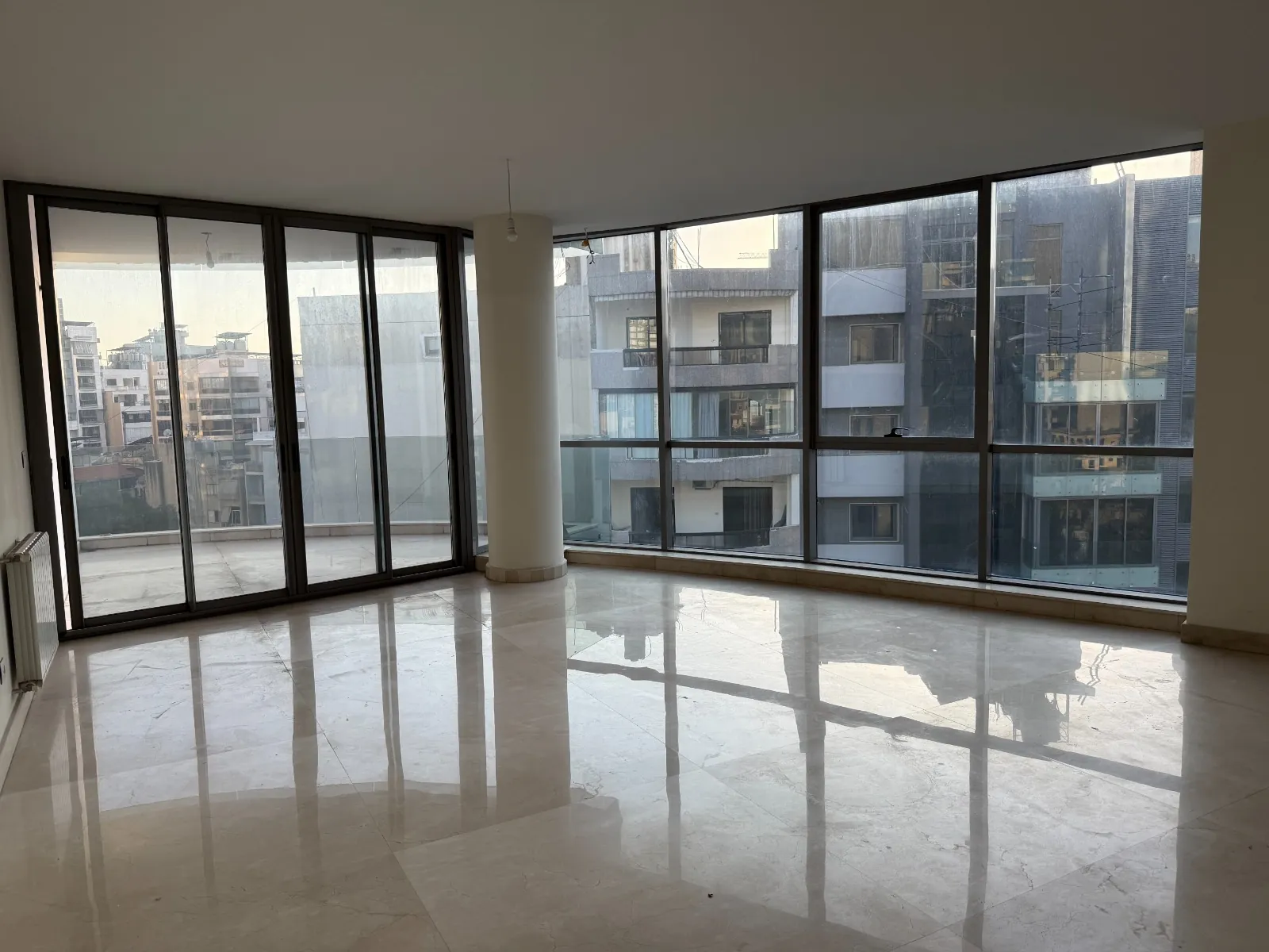 Modern 3-Bedroom Apartment For Sale in Achrafieh, Sodeco — الصورة 4