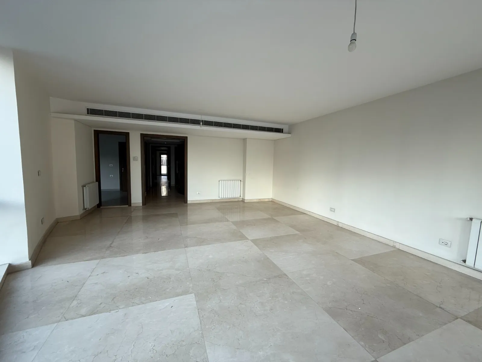 Modern 3-Bedroom Apartment For Sale in Achrafieh, Sodeco — الصورة 5