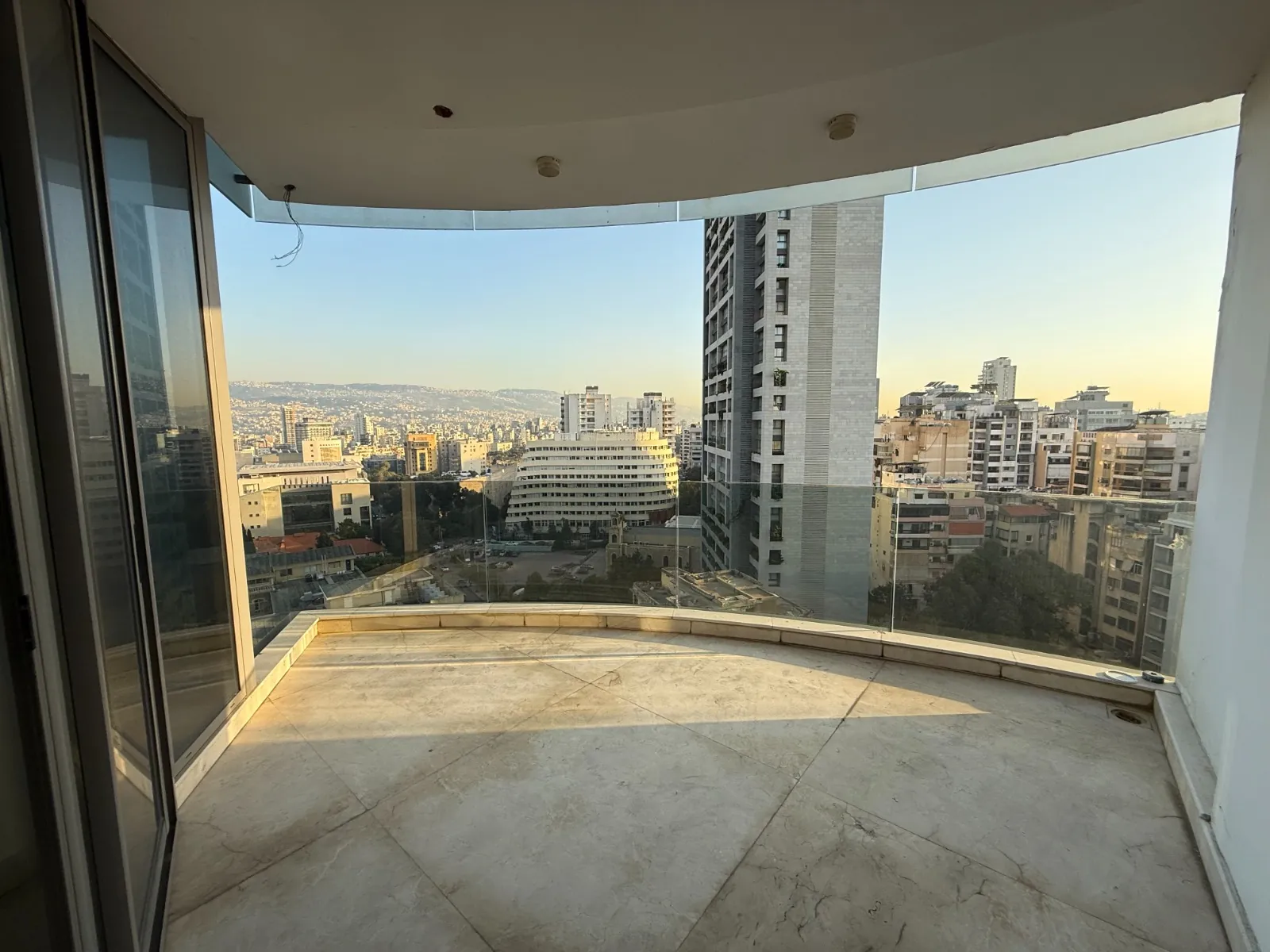 Modern 3-Bedroom Apartment For Sale in Achrafieh, Sodeco — الصورة 6