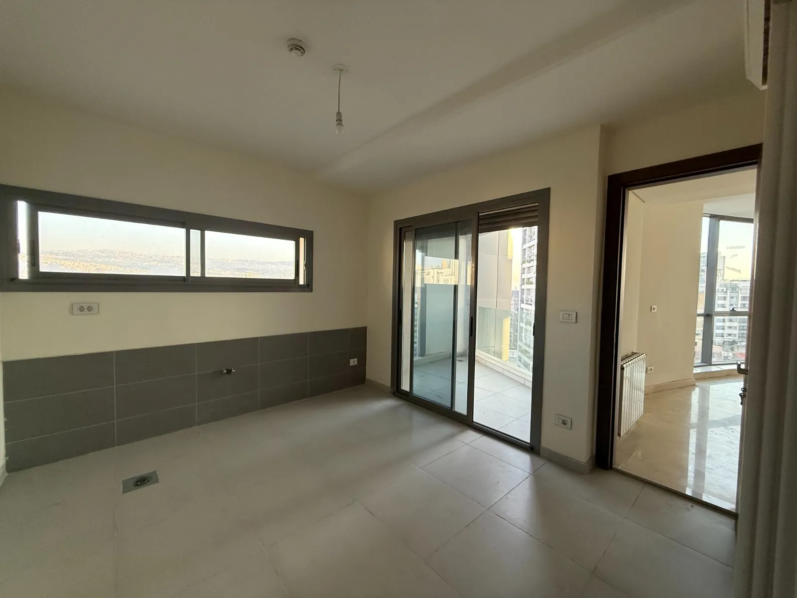 Modern 3-Bedroom Apartment For Sale in Achrafieh, Sodeco — الصورة 8