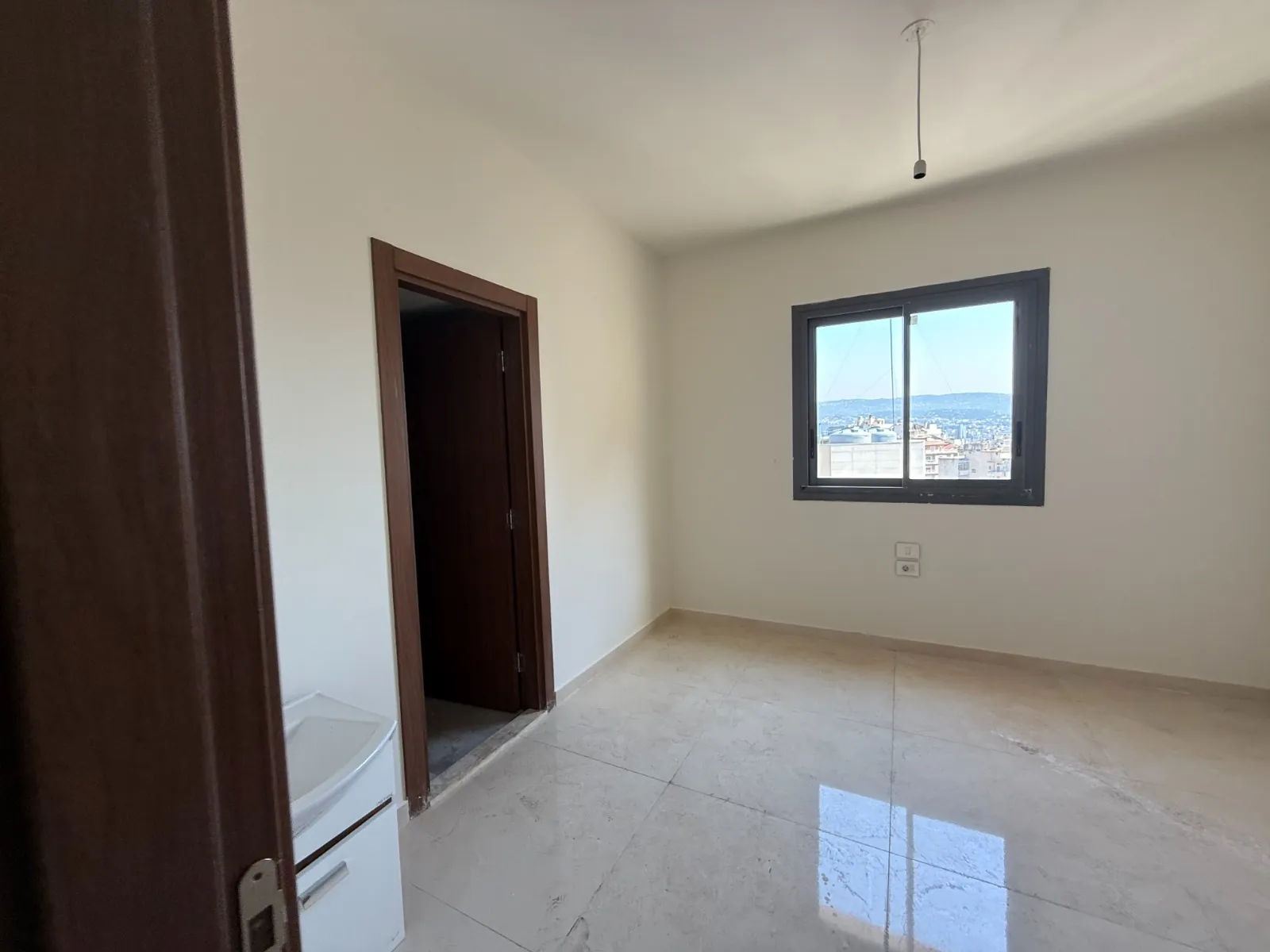 Modern Penthouse with Roof Terrace & Sea View For Sale in Achrafieh, Saydeh — الصورة 10