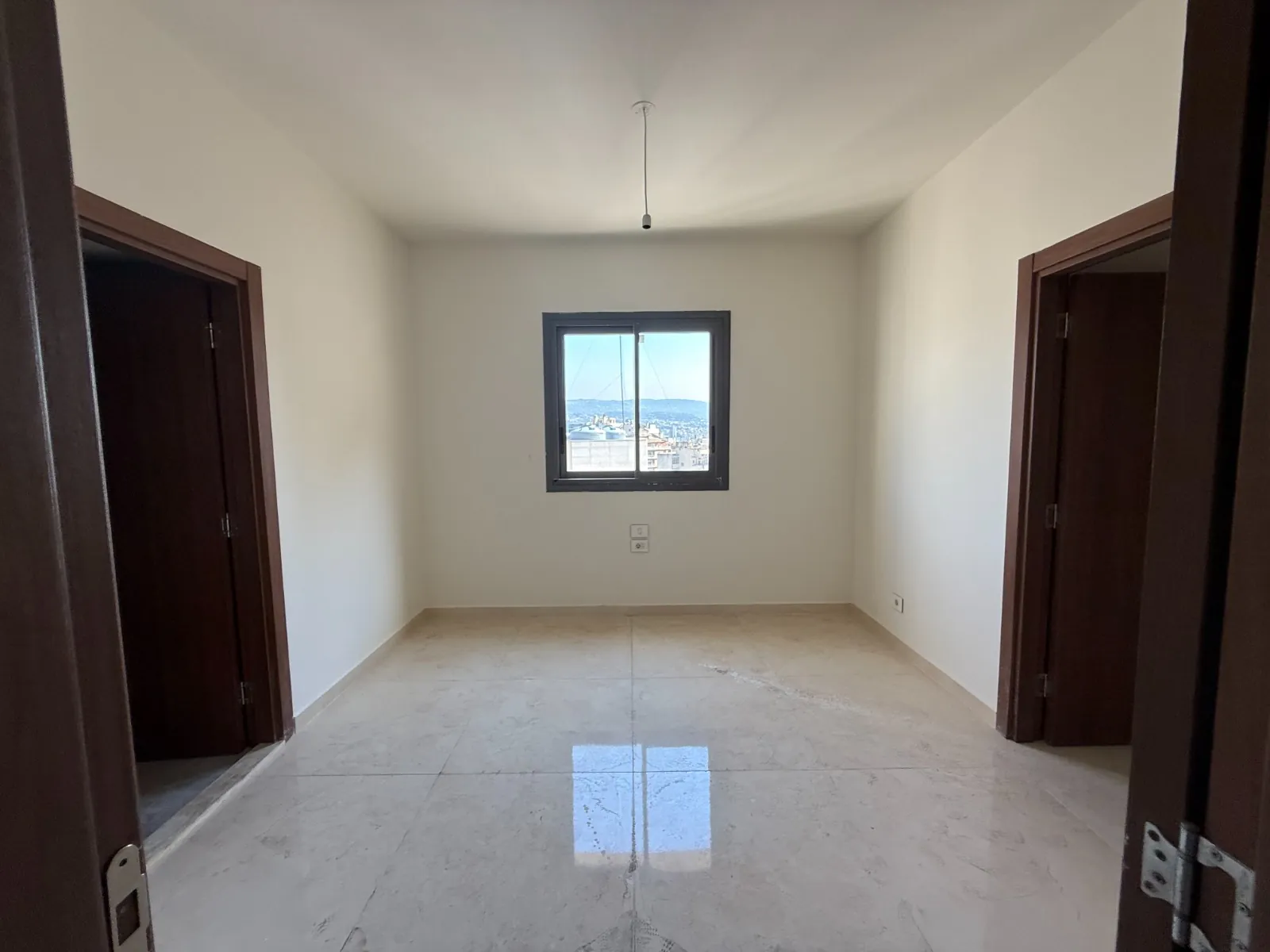 Modern Penthouse with Roof Terrace & Sea View For Sale in Achrafieh, Saydeh — الصورة 7