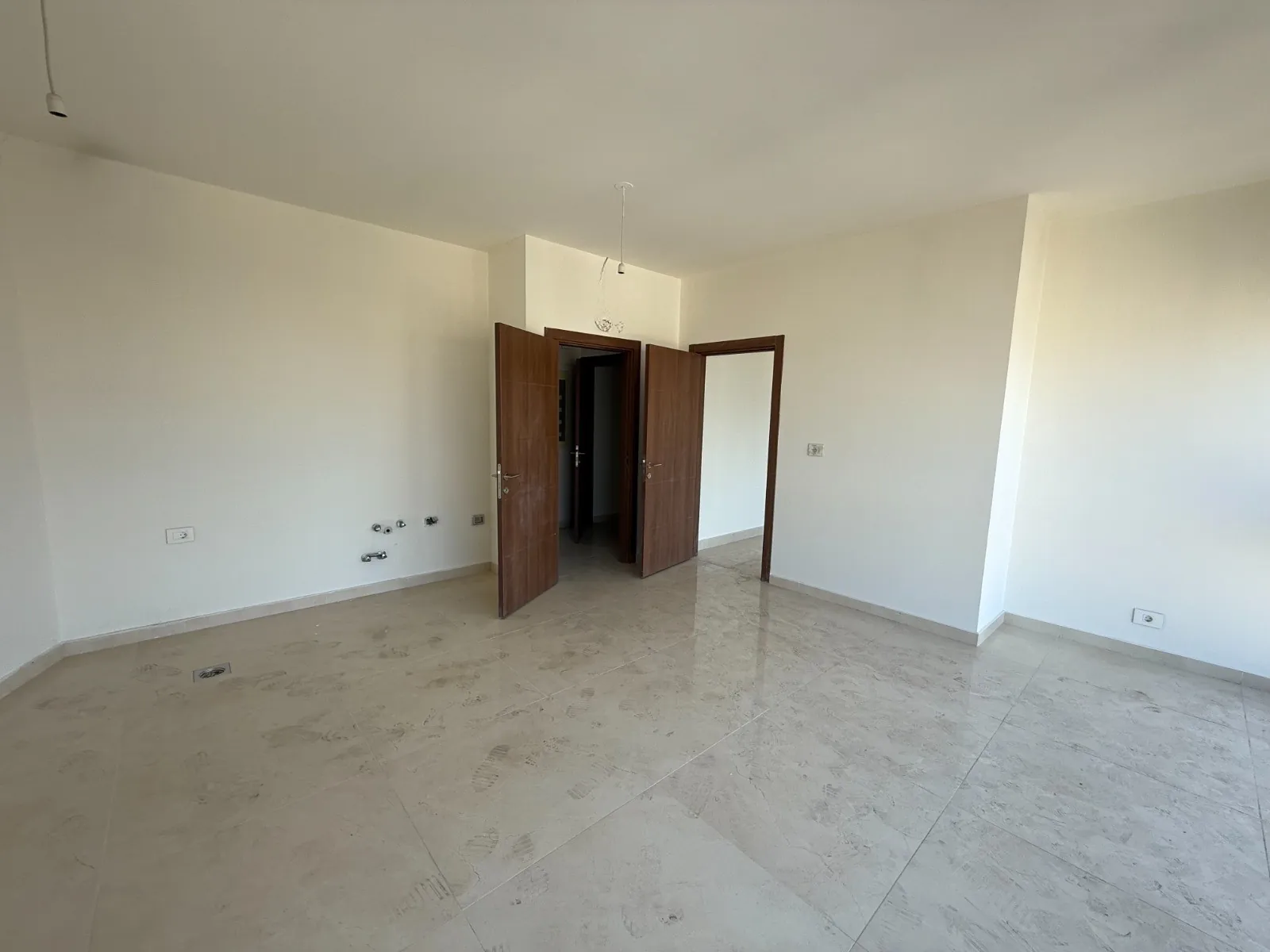 Modern Penthouse with Roof Terrace & Sea View For Sale in Achrafieh, Saydeh — الصورة 9