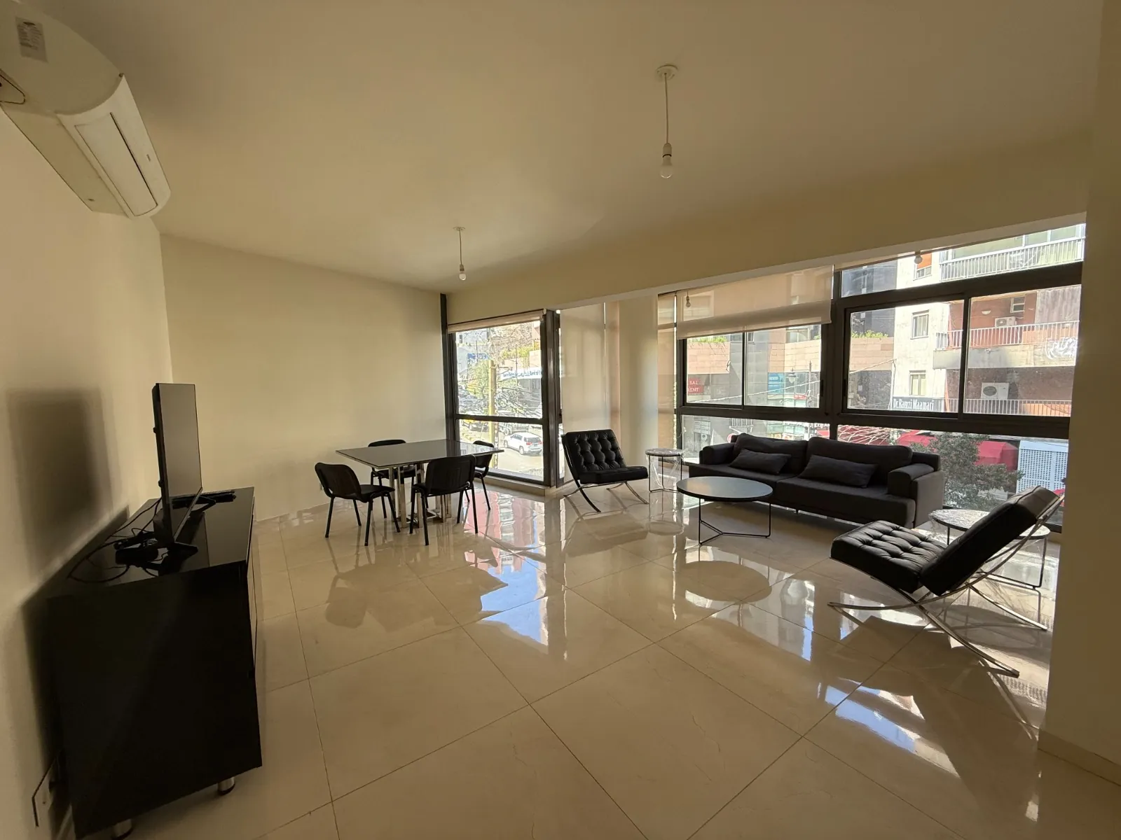 Modern Apartment With Terrace For Sale in Achrafieh, Saydeh — الصورة 2