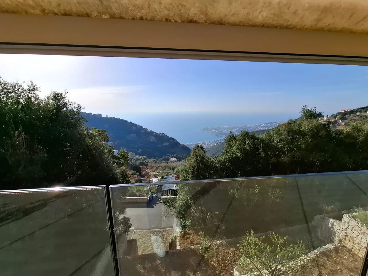Lovely Apartment with Terrace & Seaview For Sale in Ghosta — الصورة 6