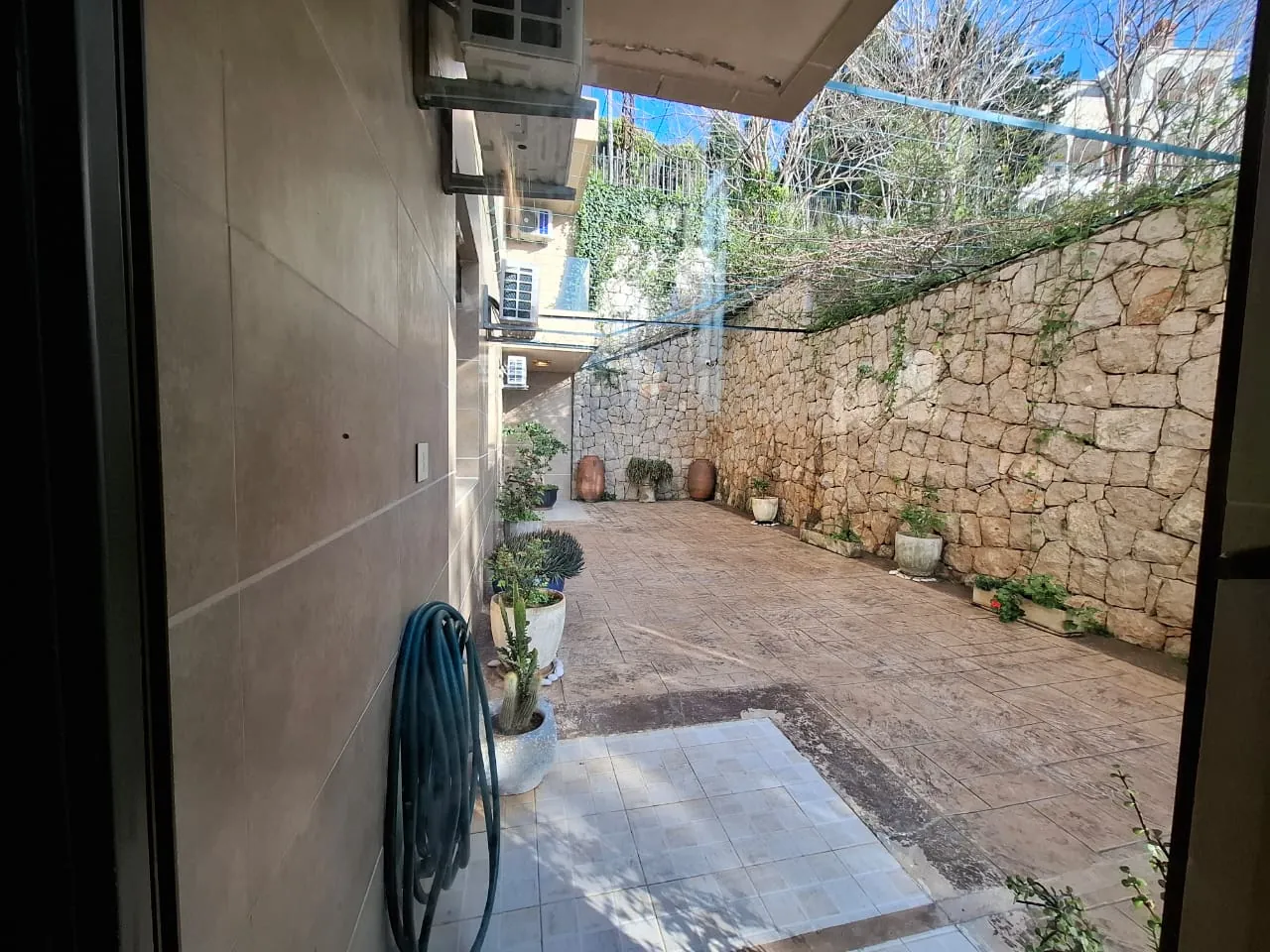 Lovely Apartment with Terrace & Seaview For Sale in Ghosta — الصورة 9