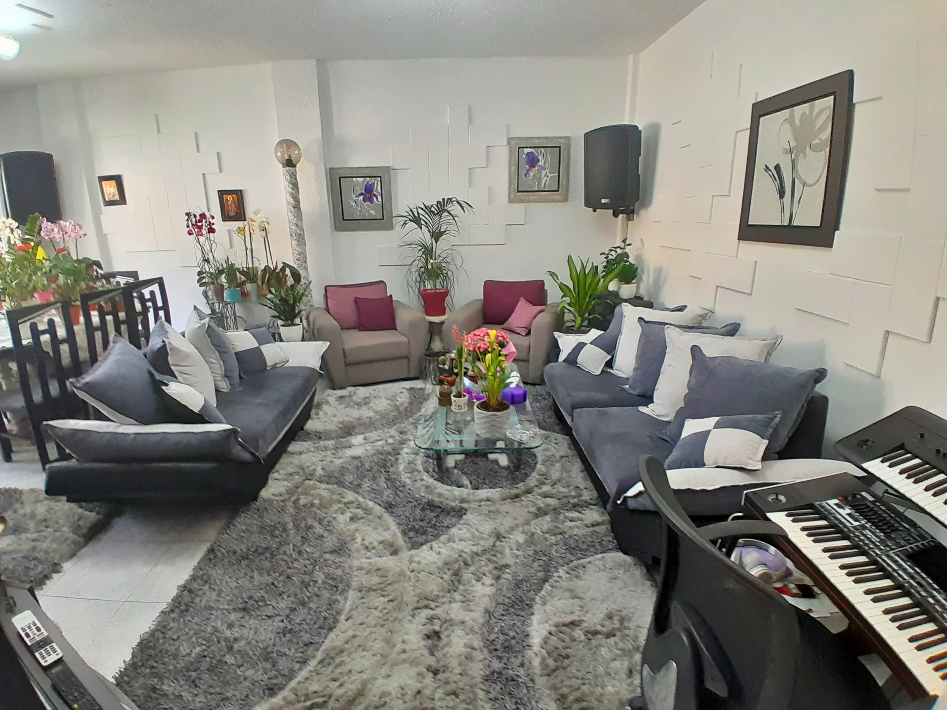 Investment Potential! 2-Bedroom Apartment For Sale in Achrafieh, Fassouh