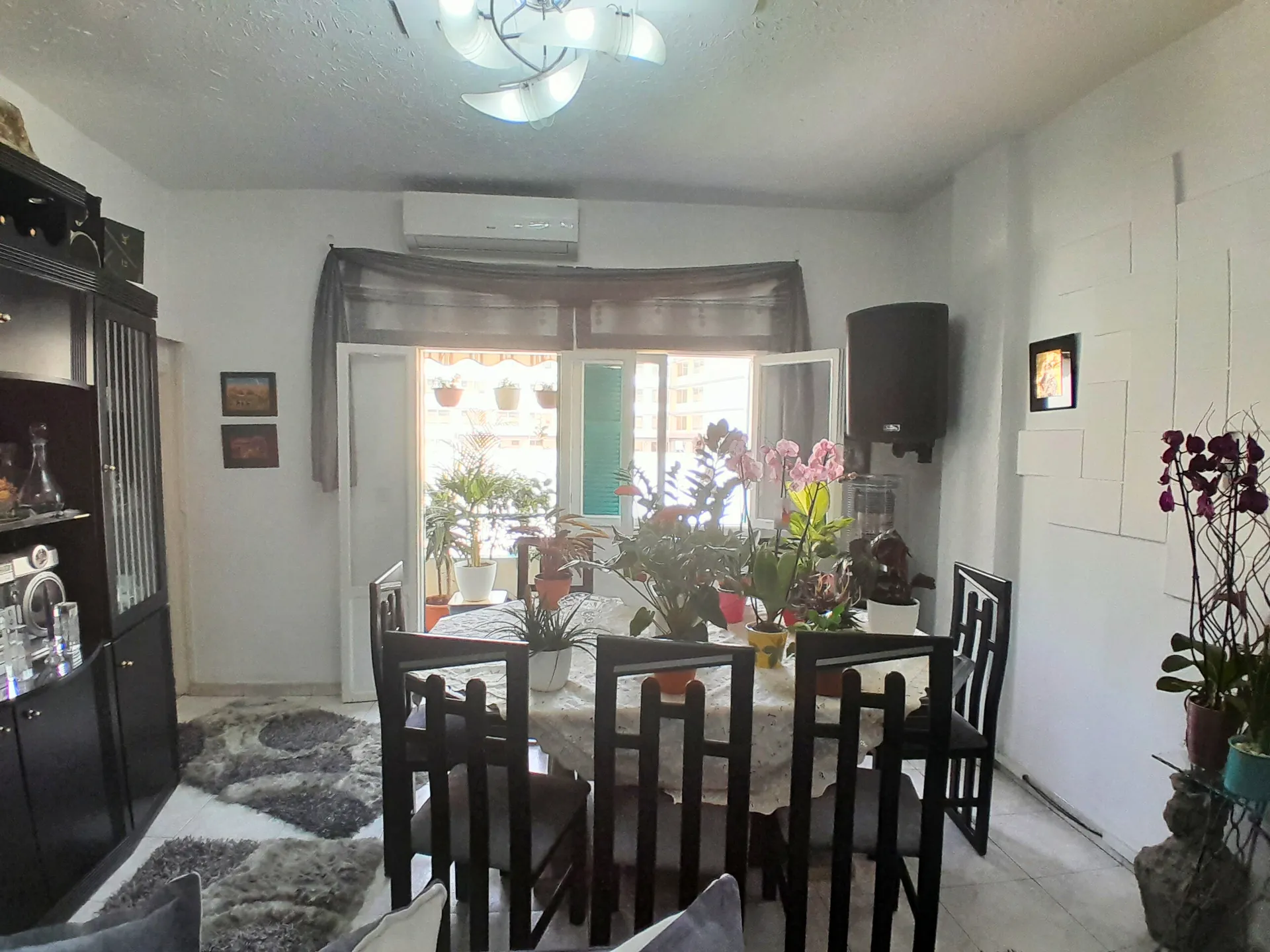 Investment Potential! 2-Bedroom Apartment For Sale in Achrafieh, Fassouh — الصورة 2