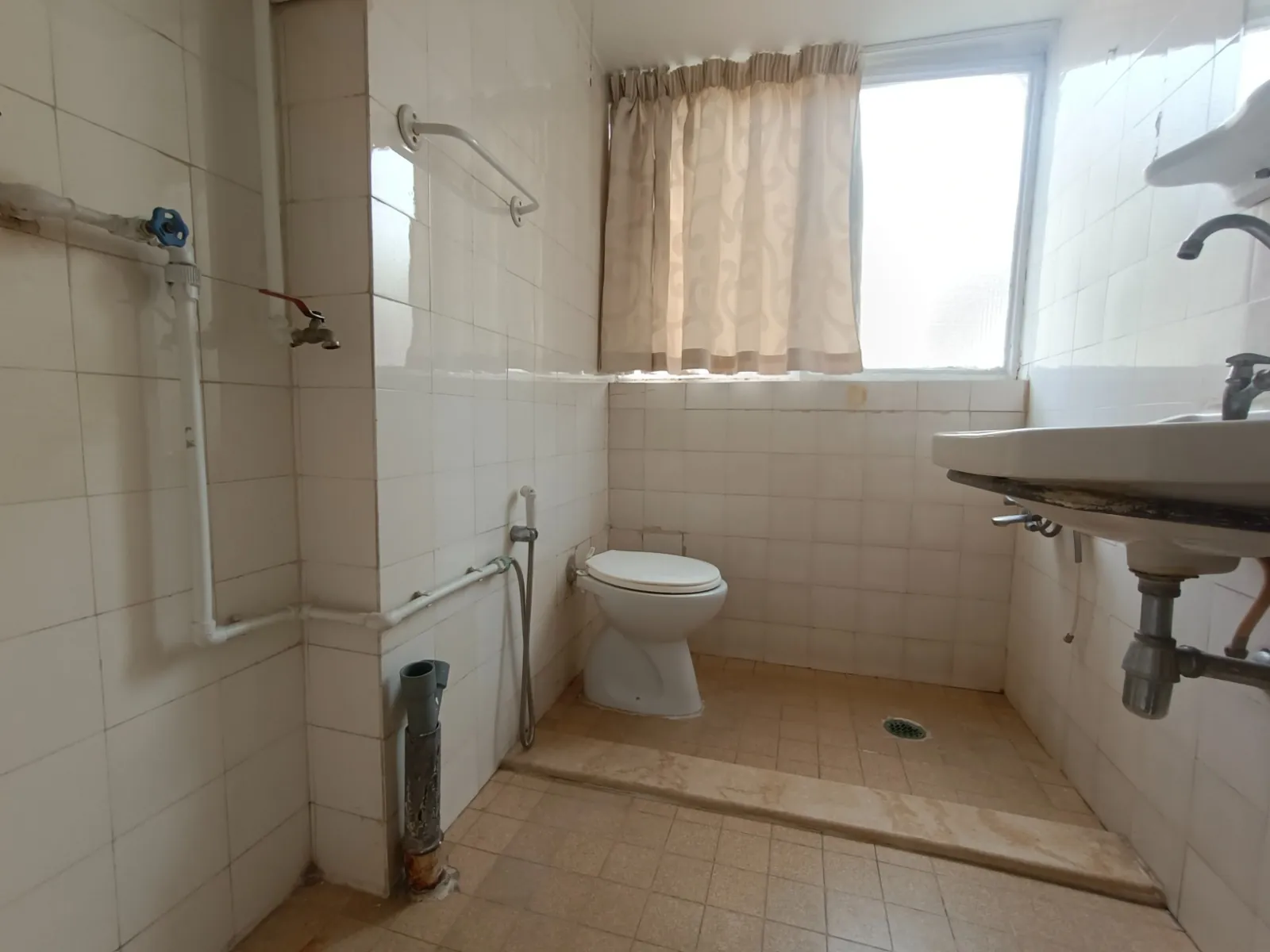 2-Bedroom Apartment For Sale in Achrafieh, Near Sassine — الصورة 10