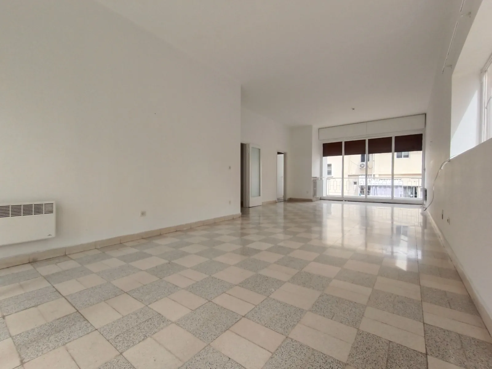 2-Bedroom Apartment For Sale in Achrafieh, Near Sassine — الصورة 2