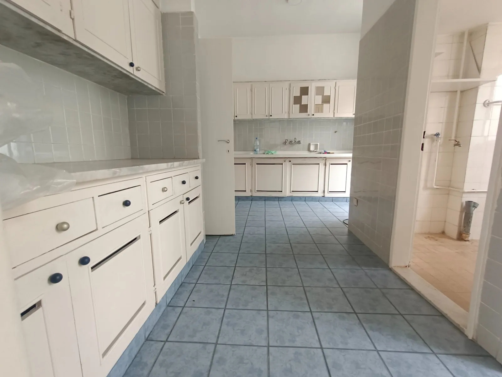 2-Bedroom Apartment For Sale in Achrafieh, Near Sassine — الصورة 5