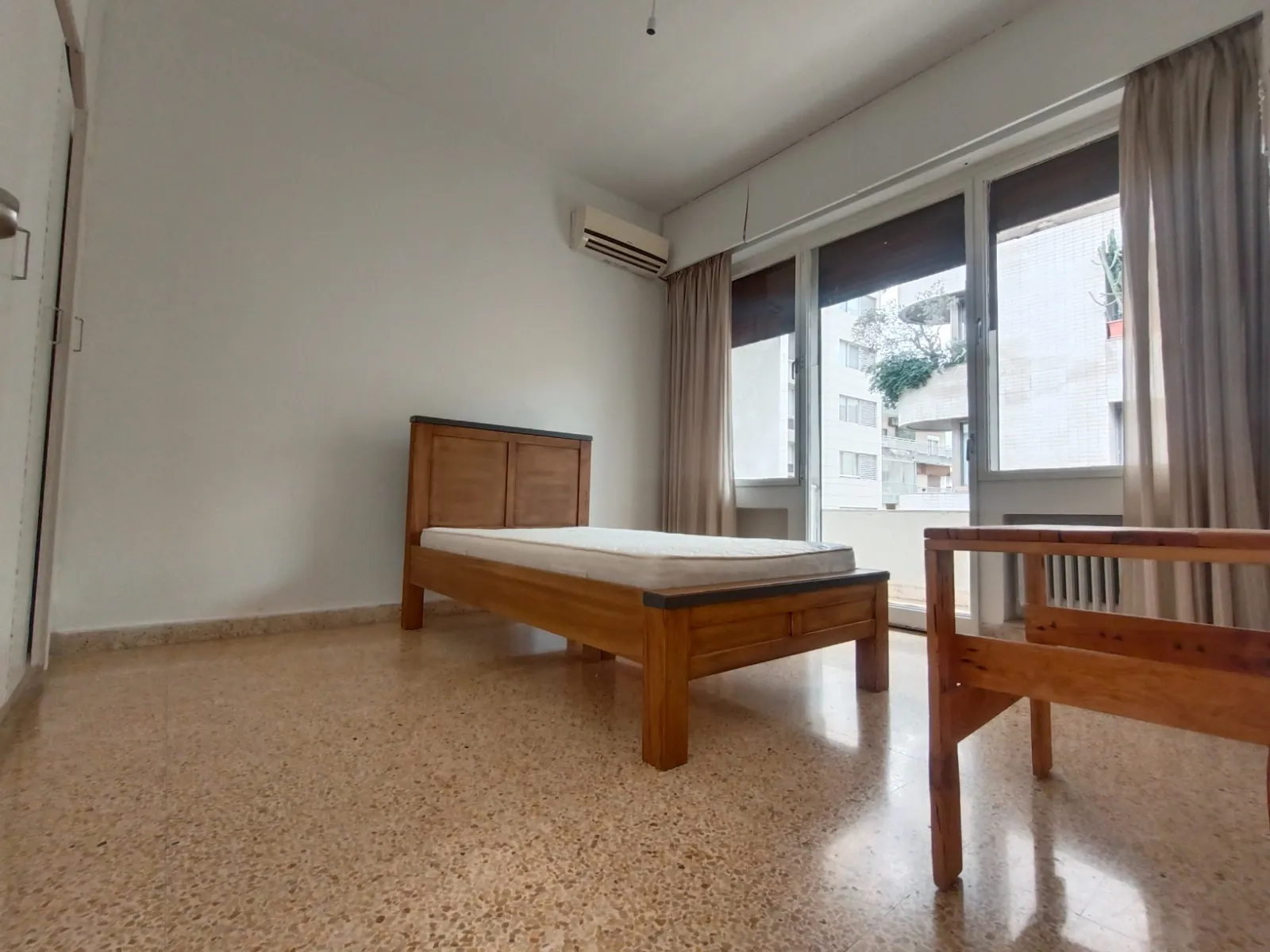 2-Bedroom Apartment For Sale in Achrafieh, Near Sassine — الصورة 7