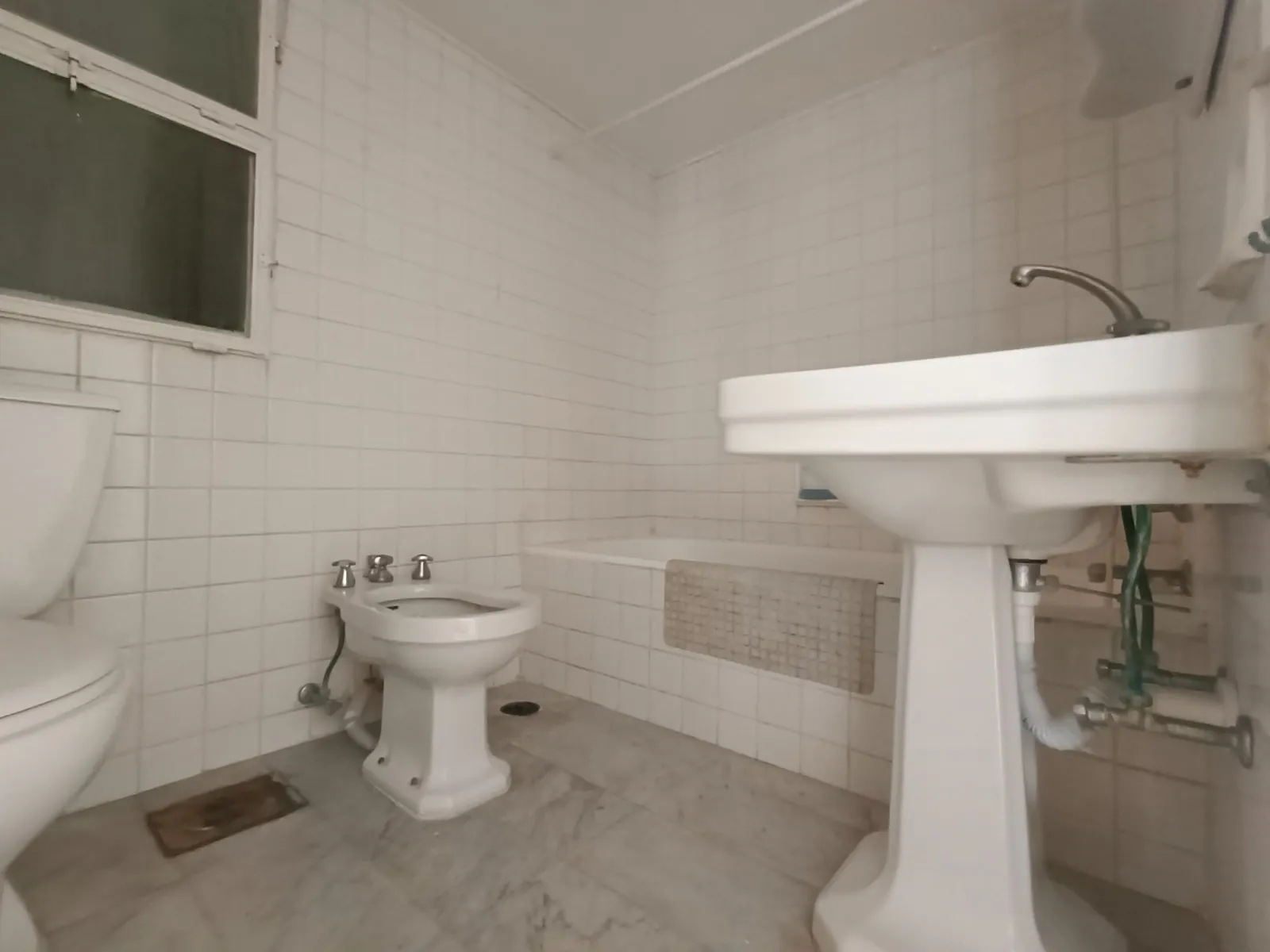 2-Bedroom Apartment For Sale in Achrafieh, Near Sassine — الصورة 9