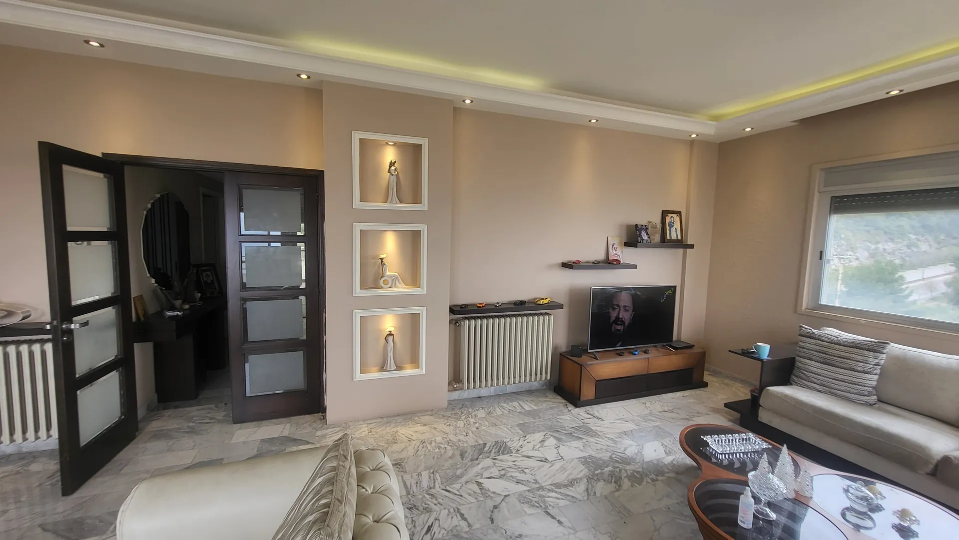 Decorated Apartment With Panoramic Seaview For Sale in Haret Sakher — الصورة 3