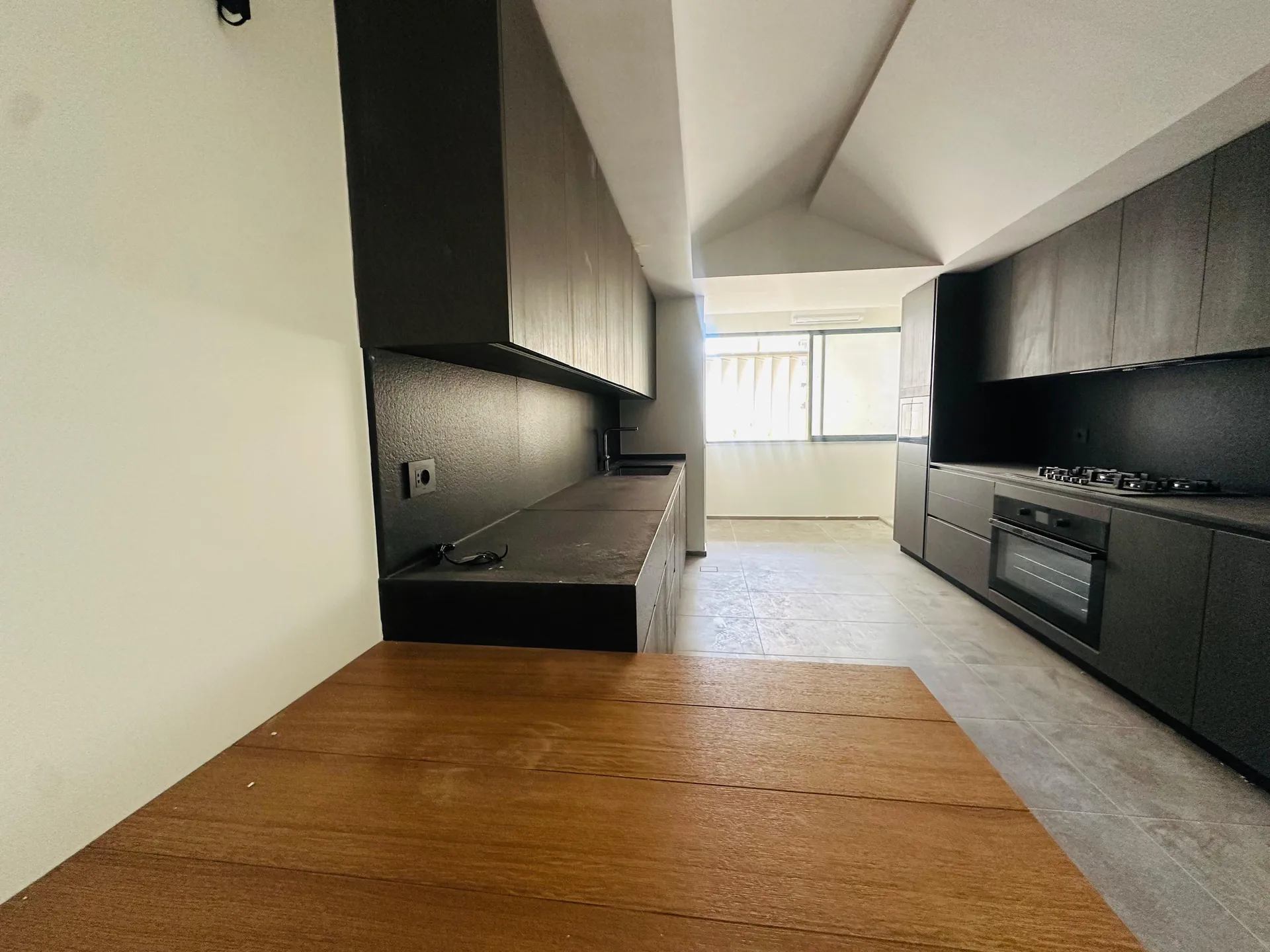 Fully Renovated! Apartment For Rent in High-End Building in Bliss, Ras Beirut — الصورة 4