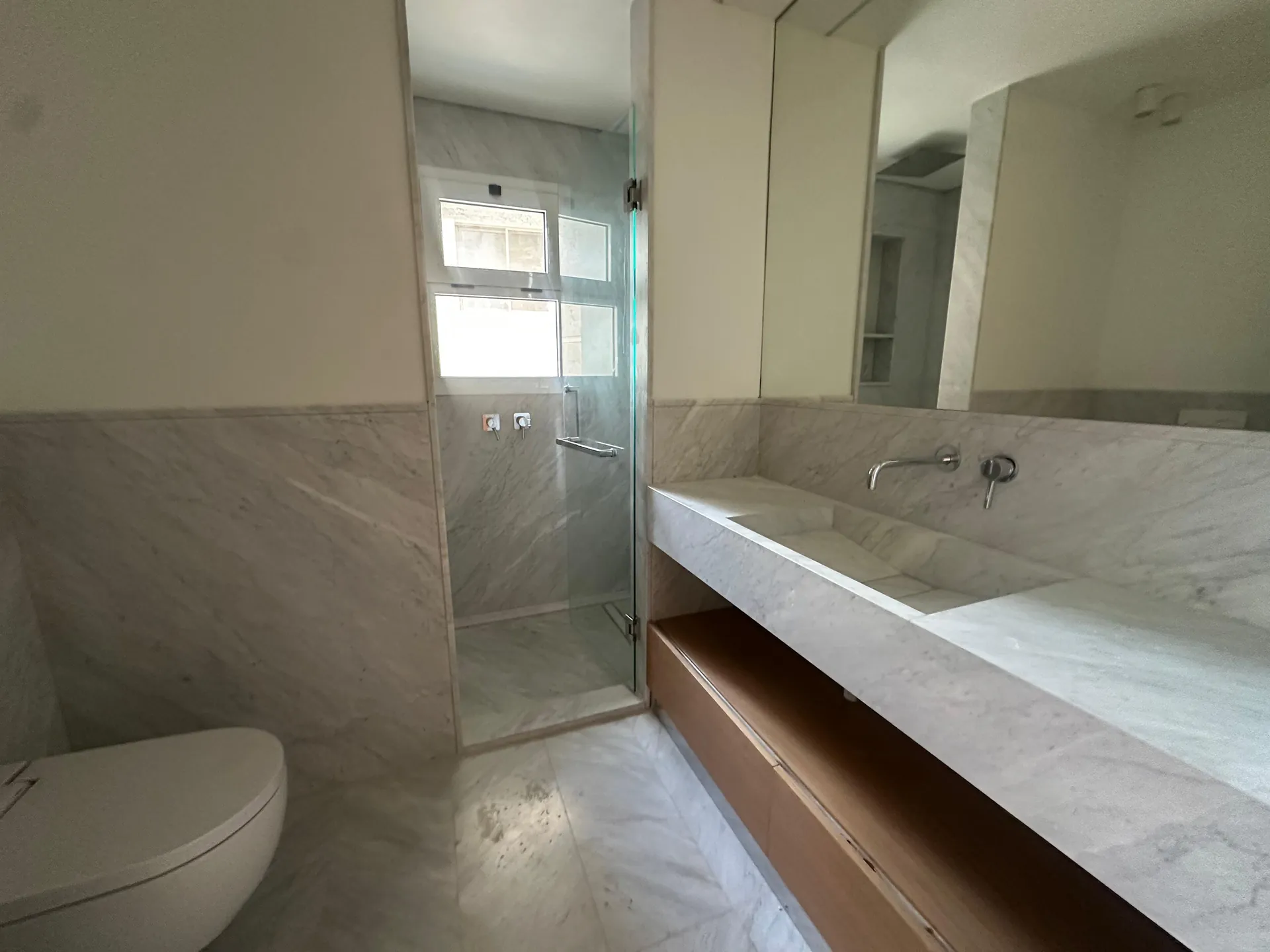 Fully Renovated! Apartment For Rent in High-End Building in Bliss, Ras Beirut — الصورة 8