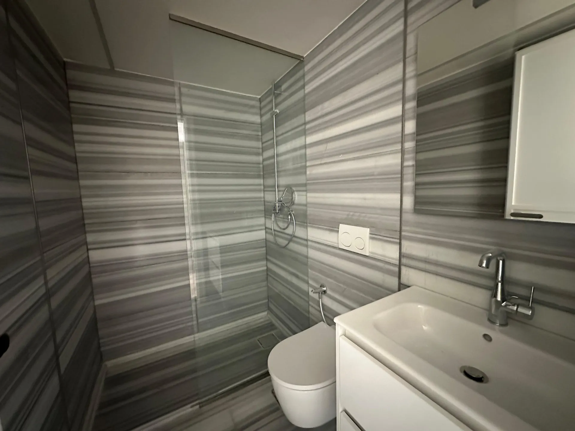 Fully Renovated! Apartment For Rent in High-End Building in Bliss, Ras Beirut — الصورة 9
