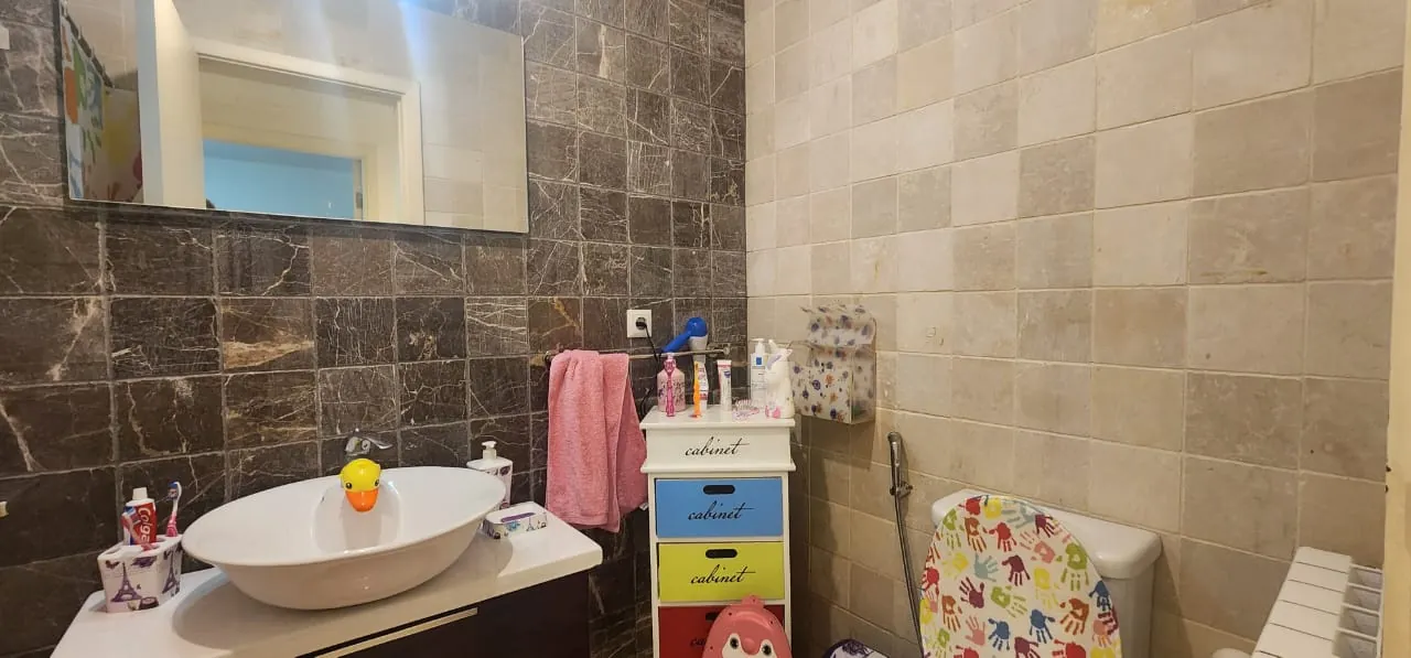 Spacious Decorated Apartment With Great View For Sale in New Mar Takla, Hazmieh — الصورة 10