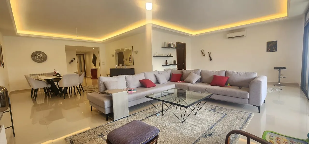 Spacious Decorated Apartment With Great View For Sale in New Mar Takla, Hazmieh — الصورة 2