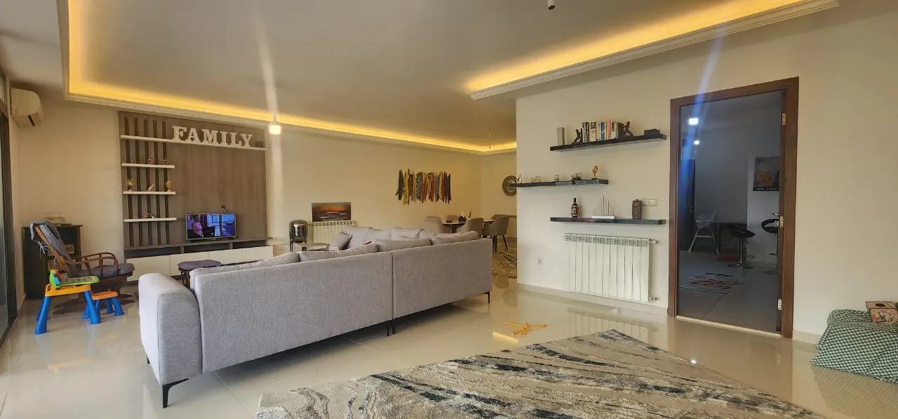 Spacious Decorated Apartment With Great View For Sale in New Mar Takla, Hazmieh — الصورة 3
