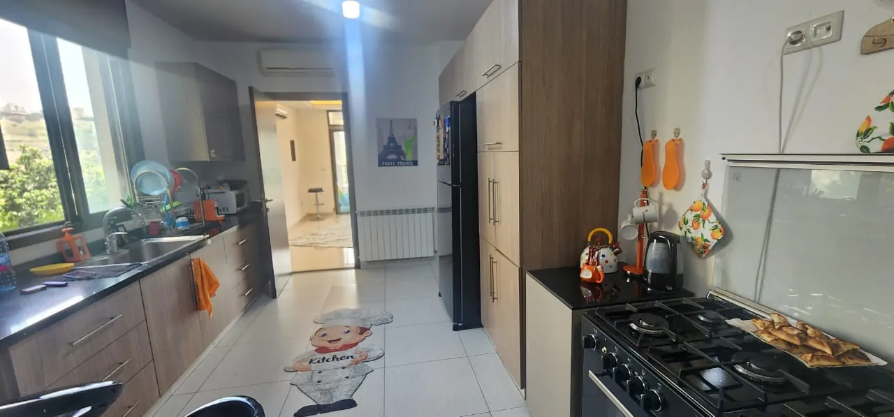 Spacious Decorated Apartment With Great View For Sale in New Mar Takla, Hazmieh — الصورة 5