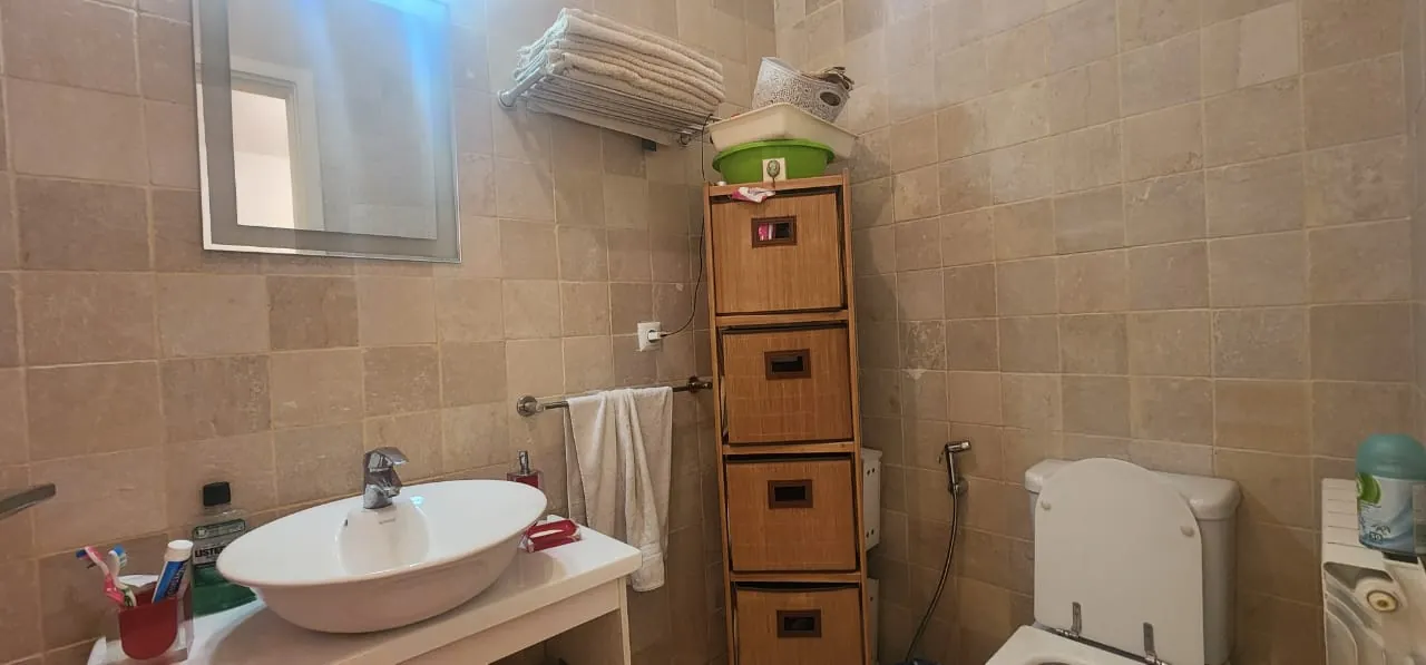 Spacious Decorated Apartment With Great View For Sale in New Mar Takla, Hazmieh — الصورة 9