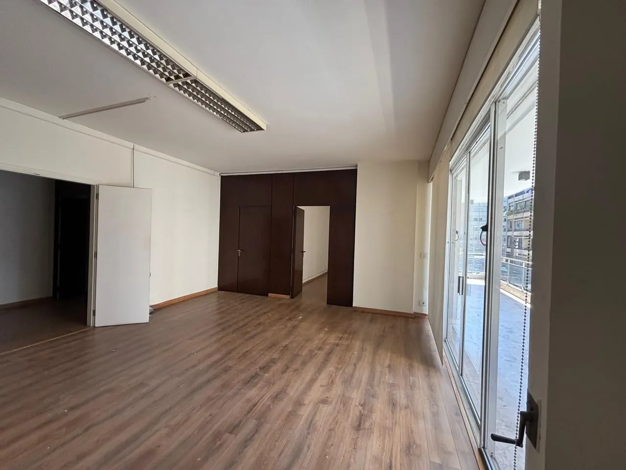 300 SQM Office For Rent in Badaro — الصورة 2